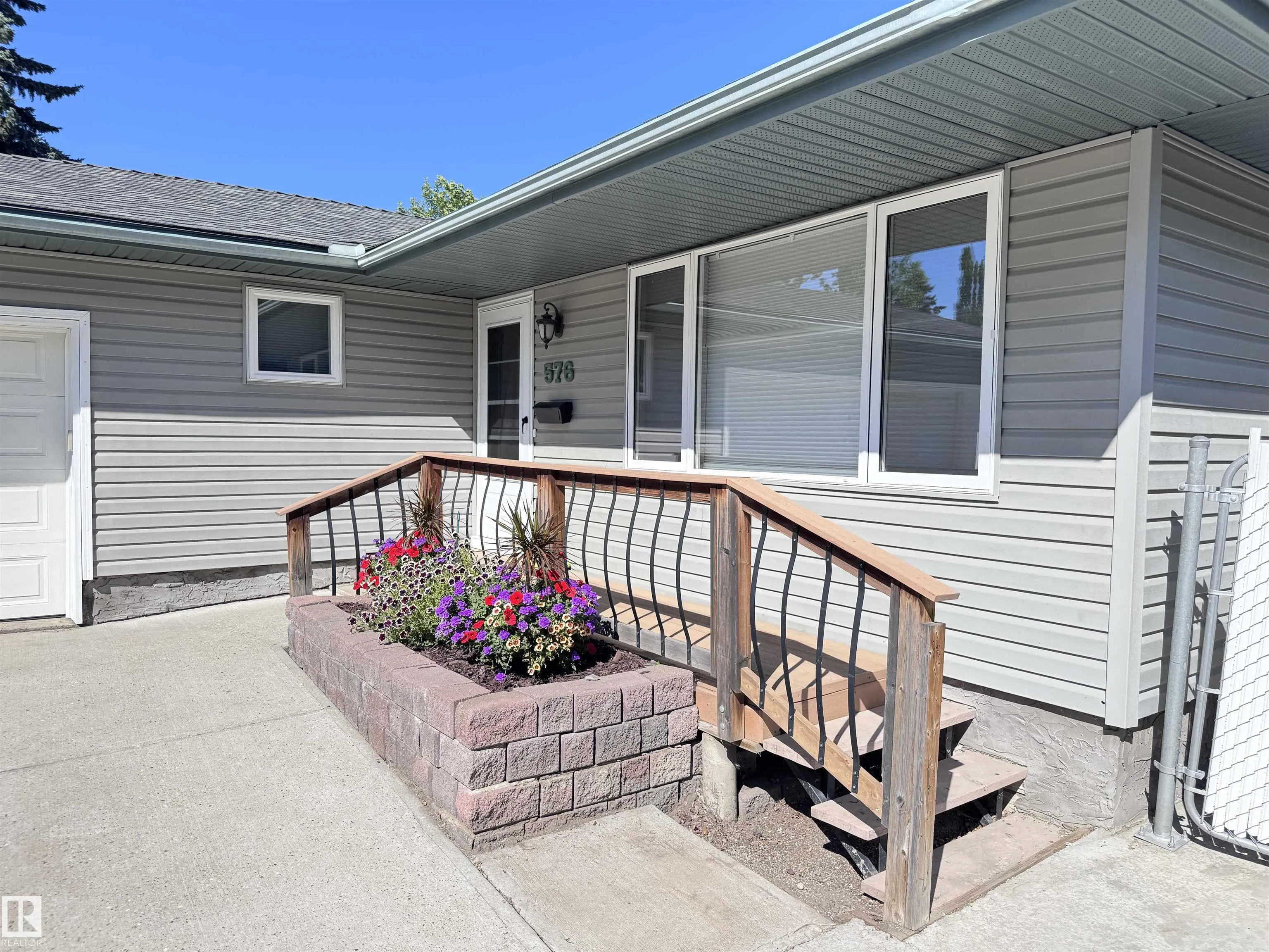 576 SAGE Crescent