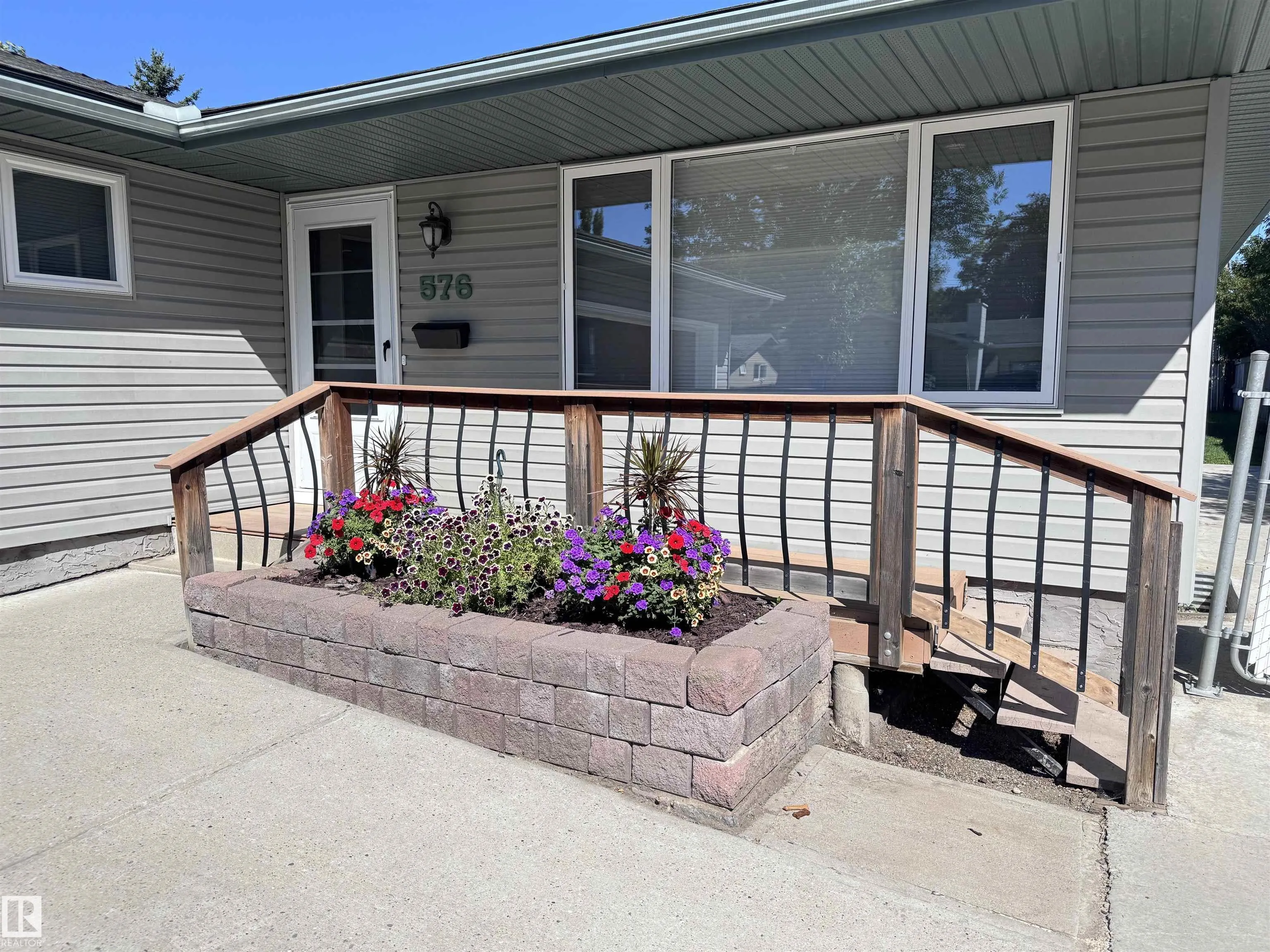 576 SAGE Crescent