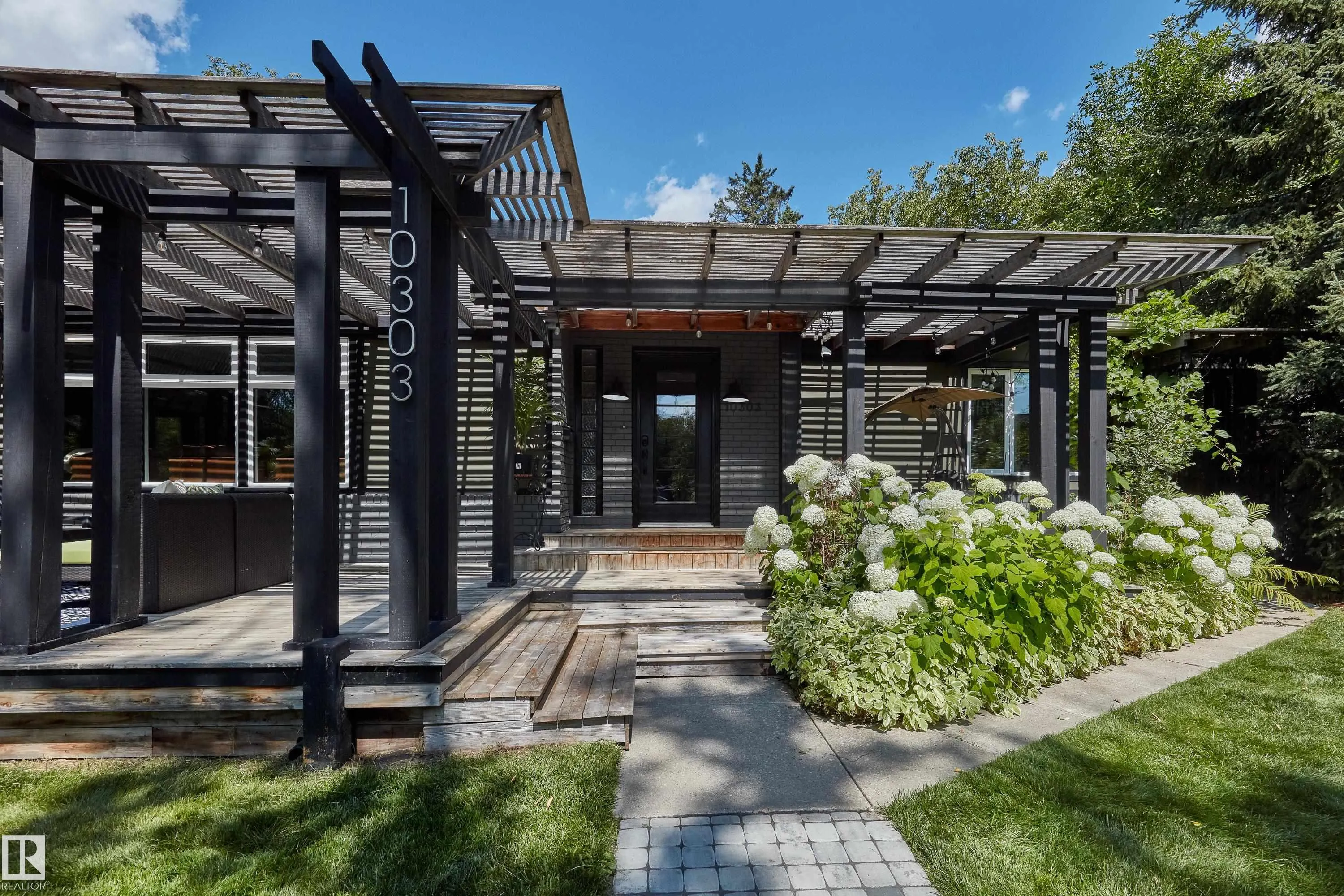 10303 GLENORA Crescent