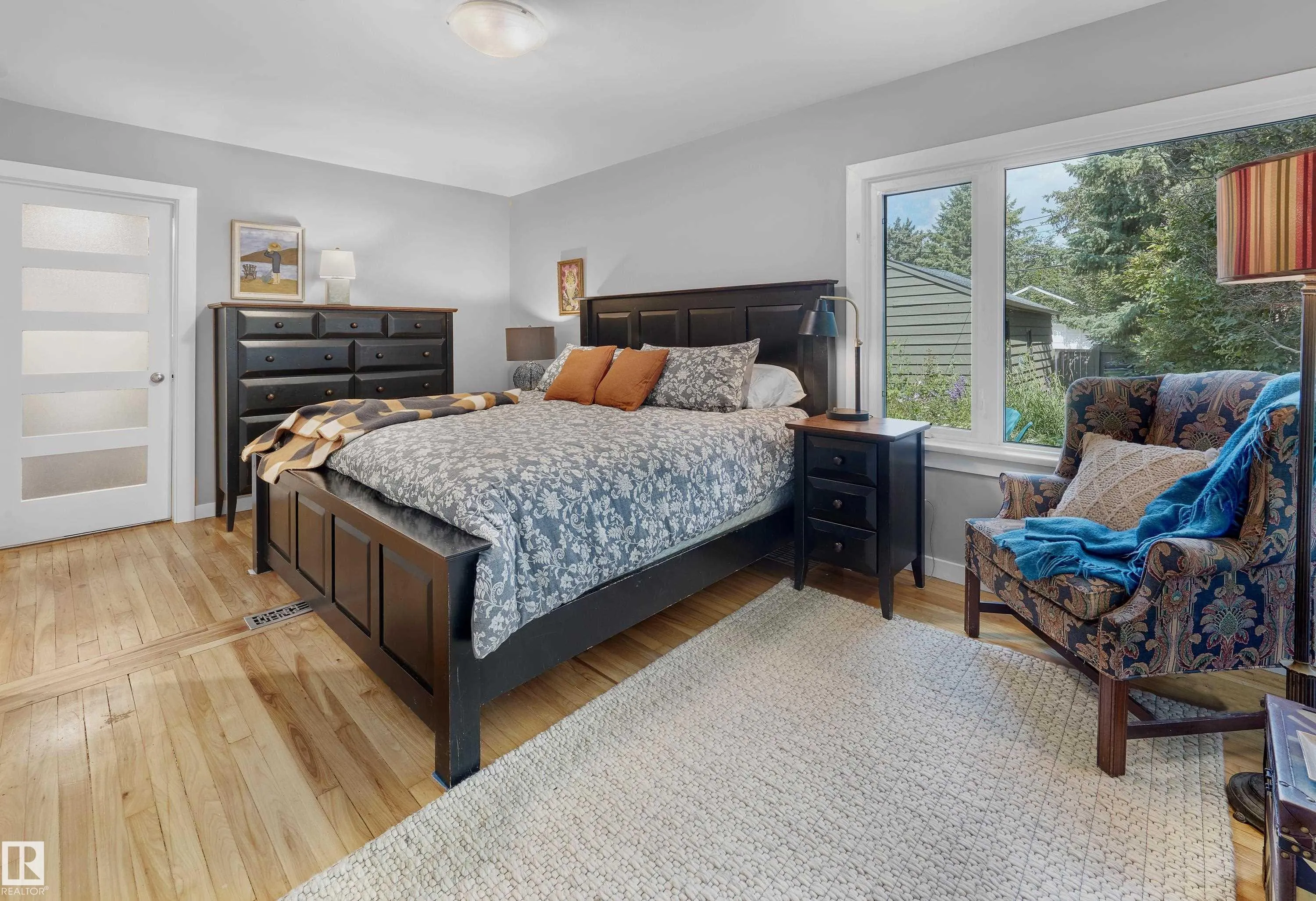 10303 GLENORA Crescent