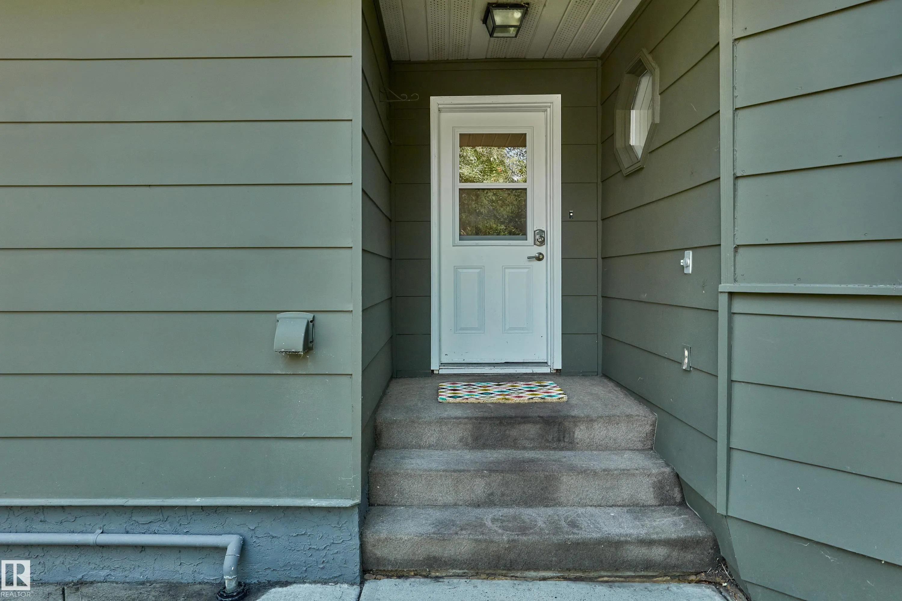 10303 GLENORA Crescent