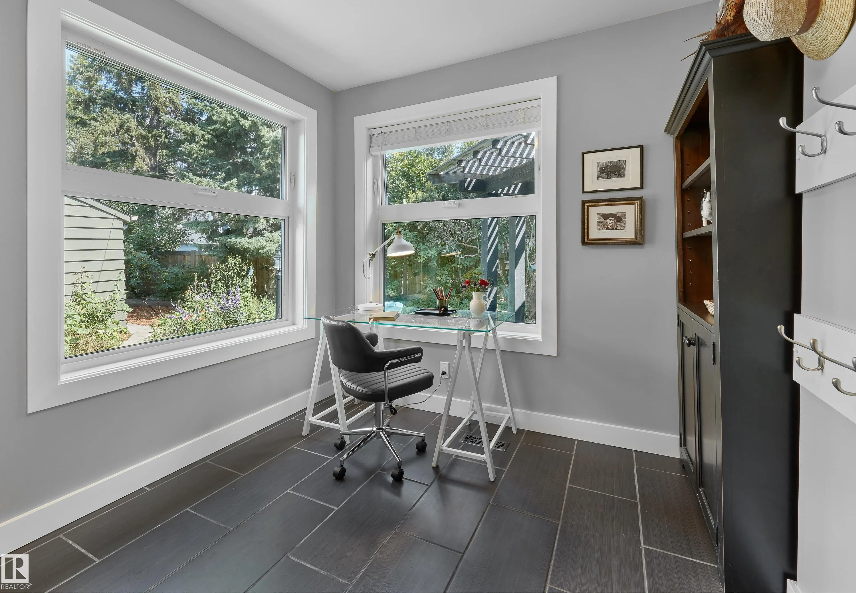 10303 GLENORA Crescent