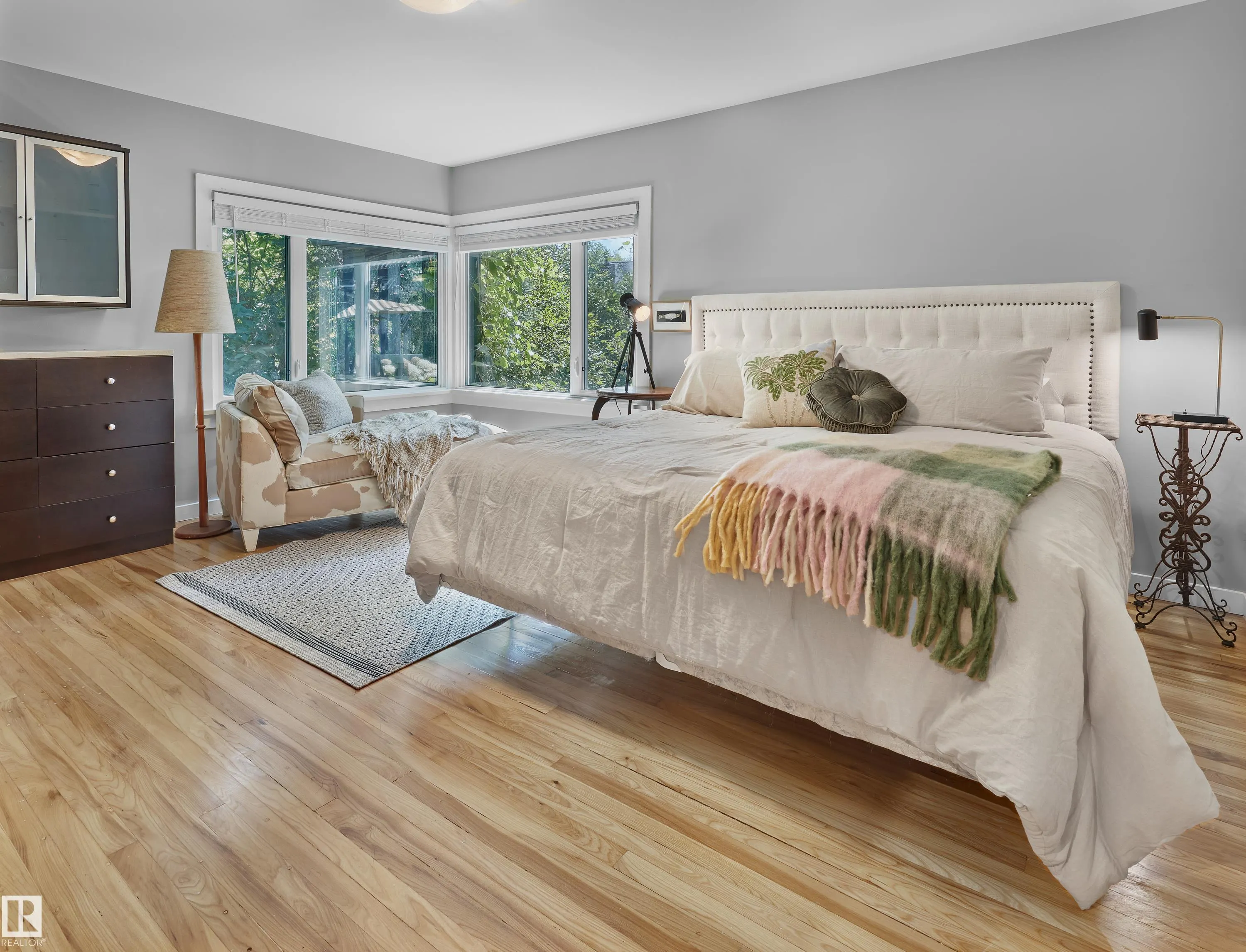 10303 GLENORA Crescent