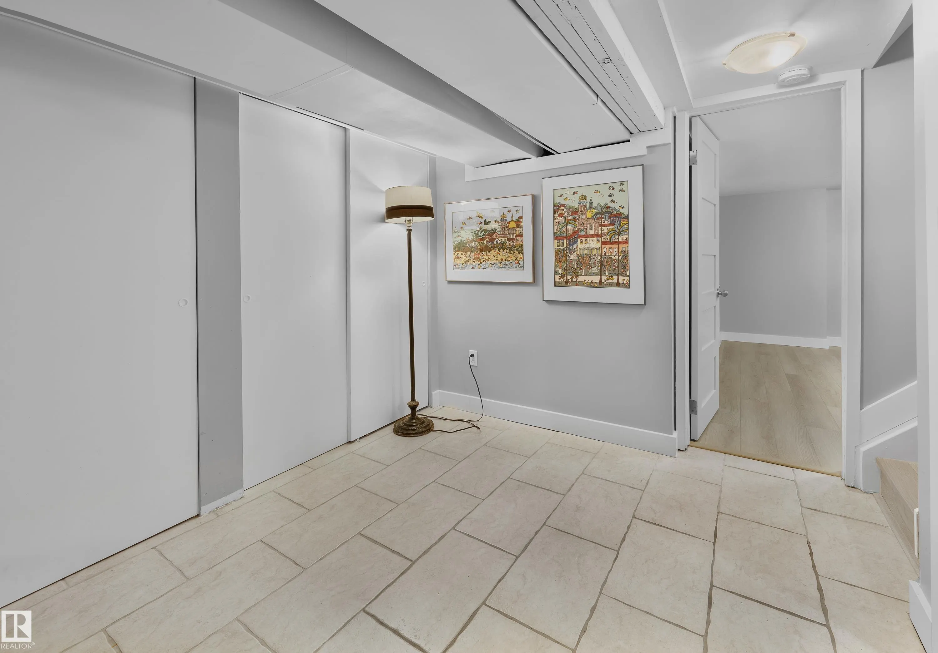 10303 GLENORA Crescent