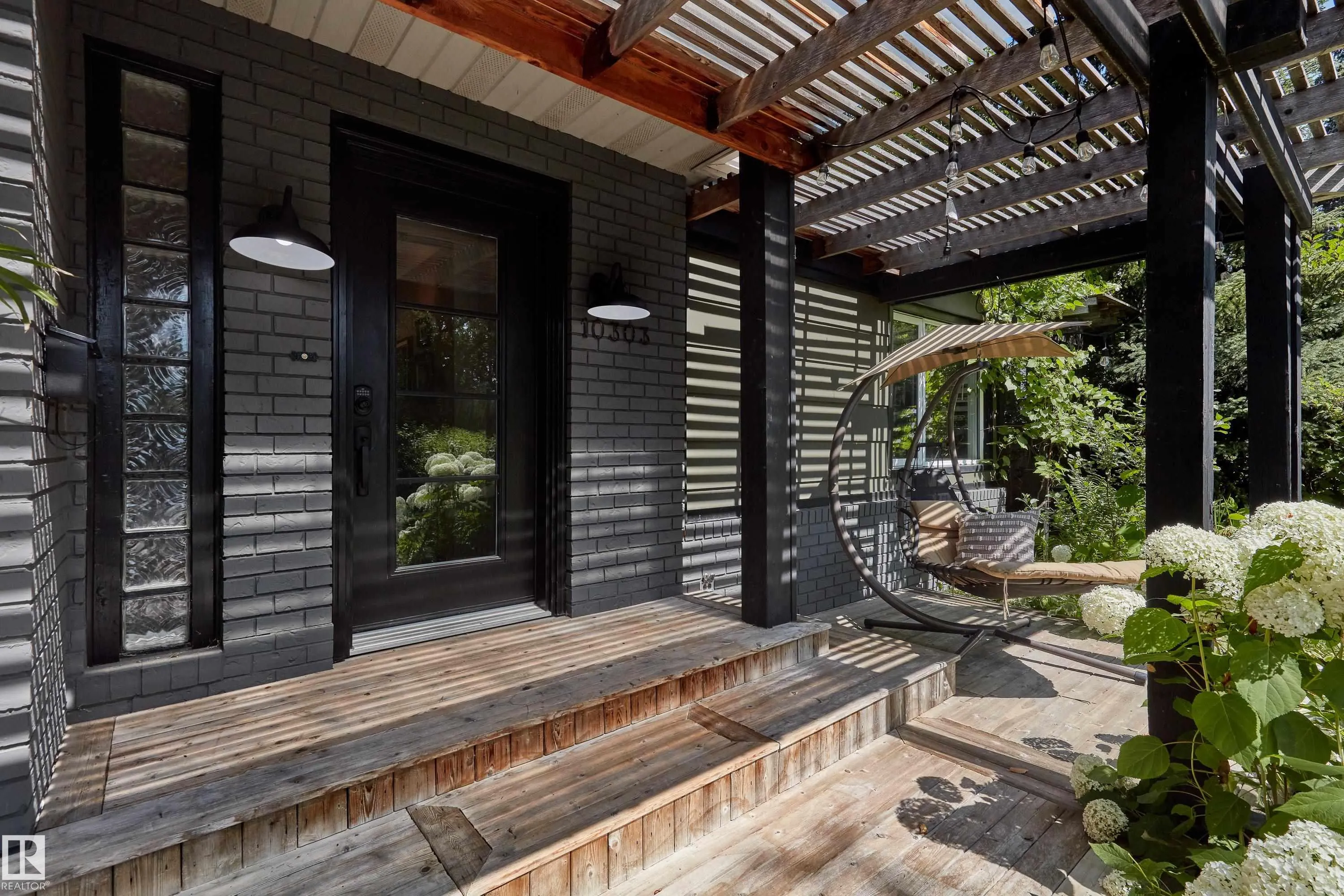 10303 GLENORA Crescent