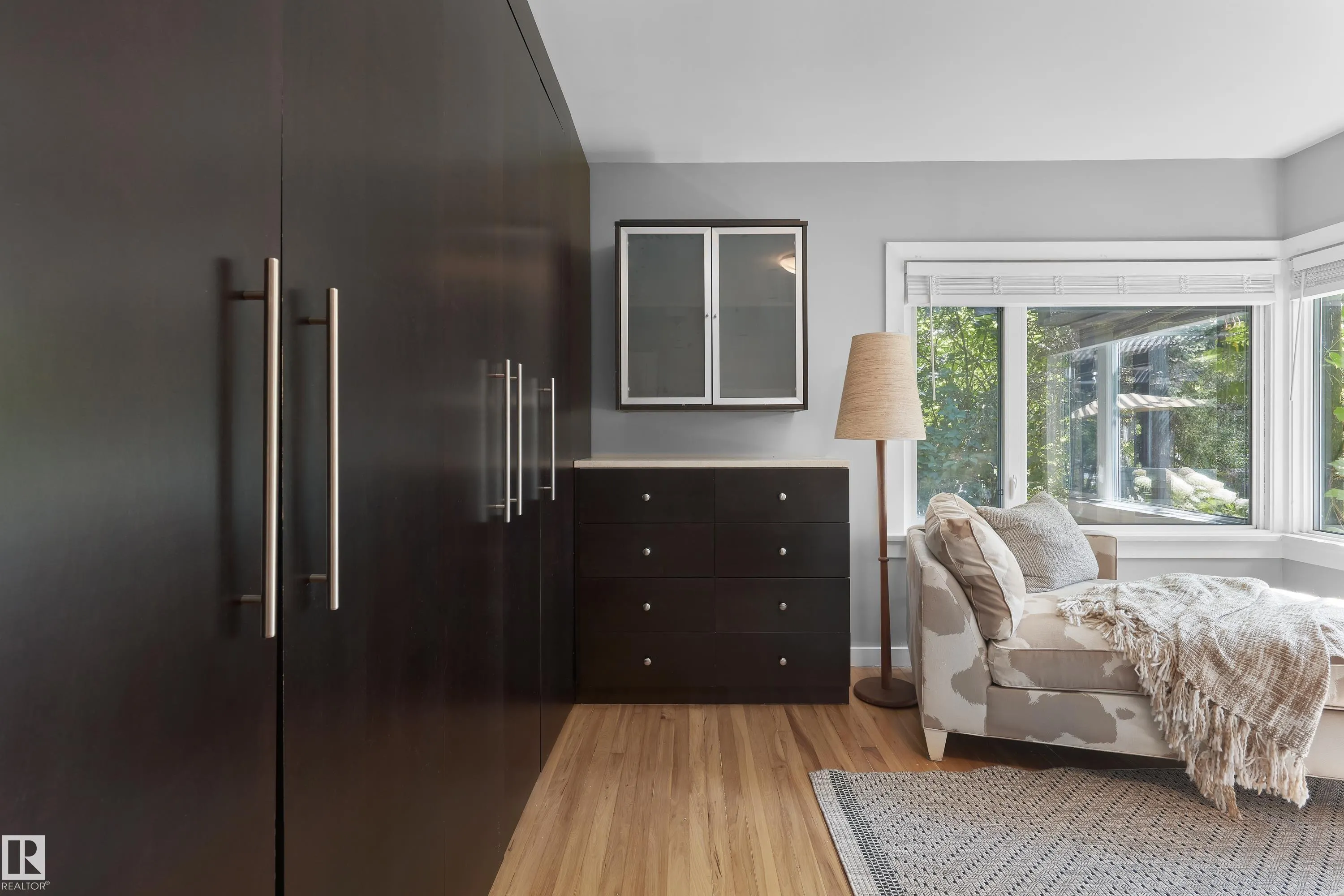 10303 GLENORA Crescent