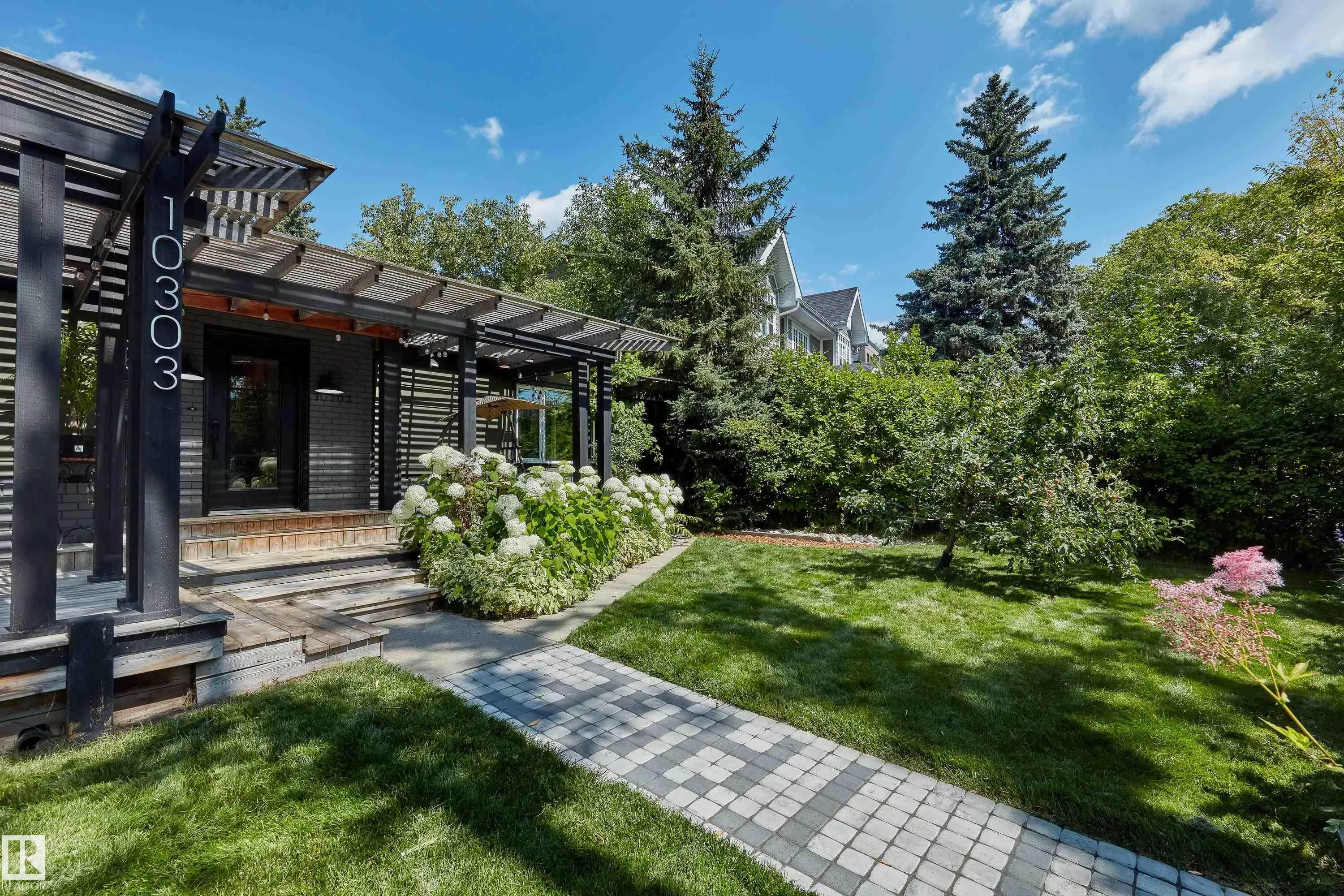 10303 GLENORA Crescent