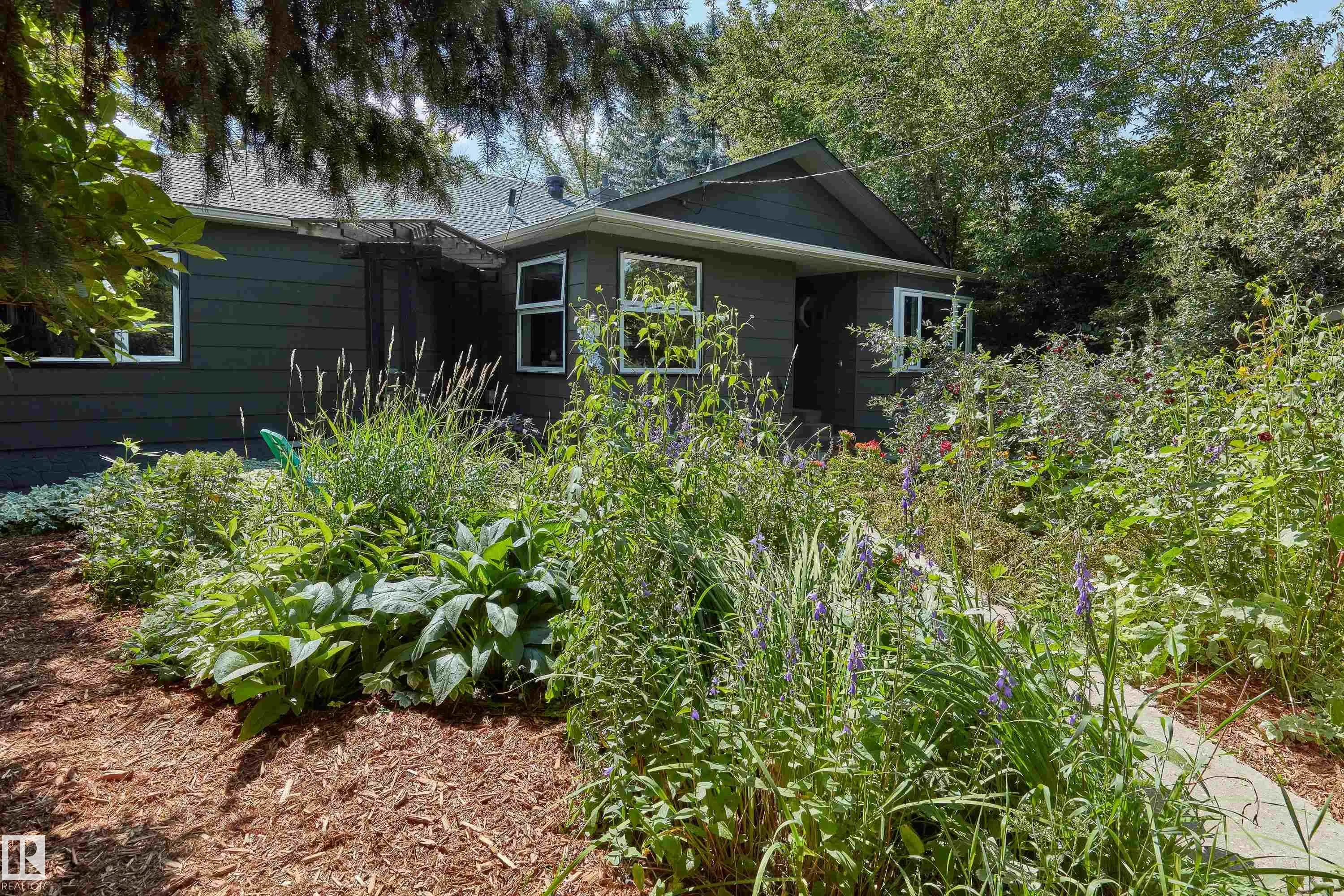 10303 GLENORA Crescent
