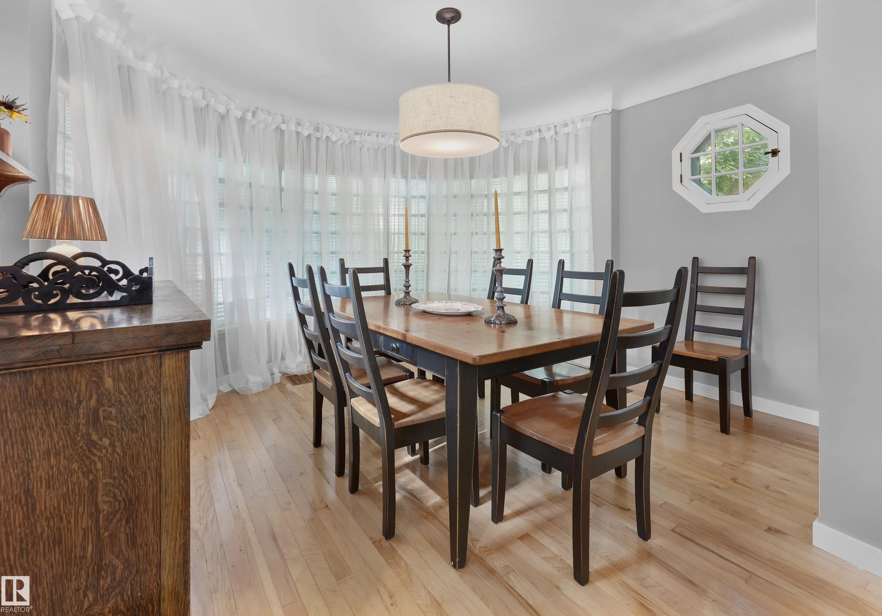 10303 GLENORA Crescent
