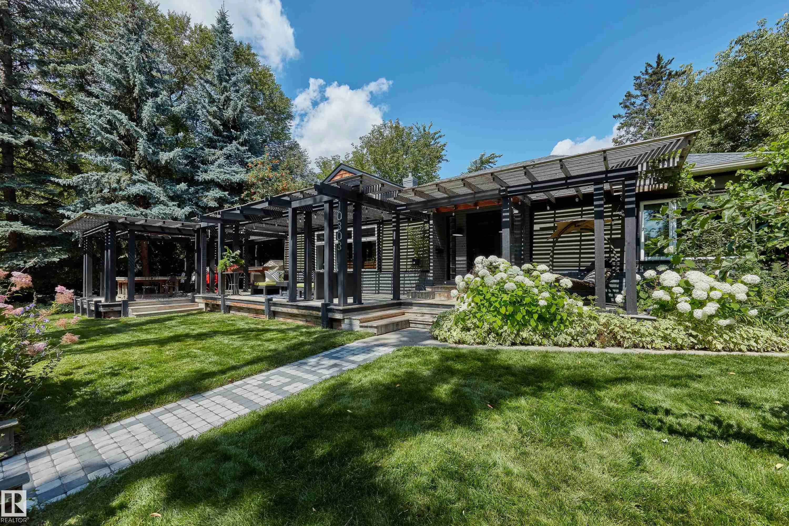 10303 GLENORA Crescent