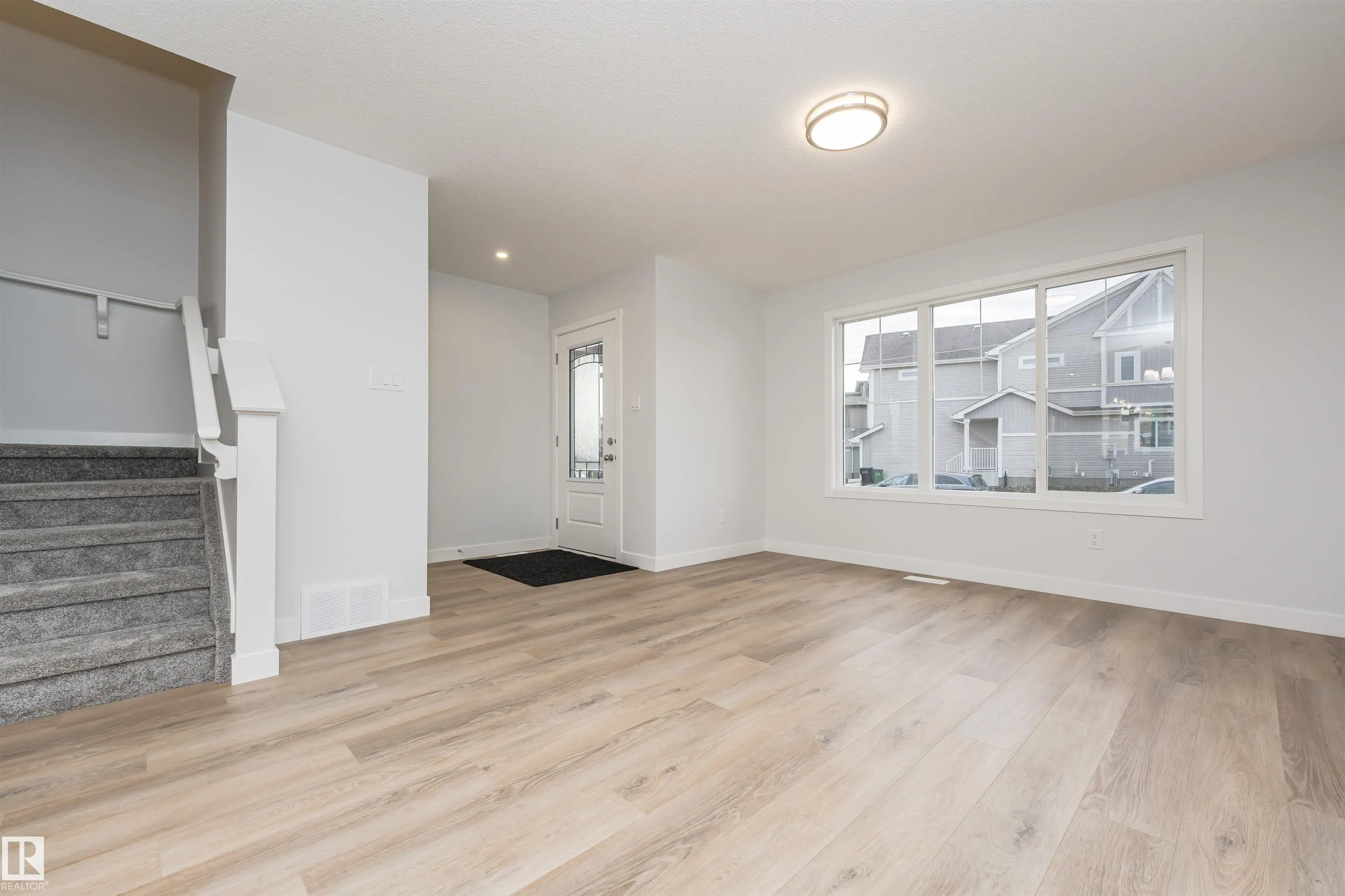 9566 CARSON BEND