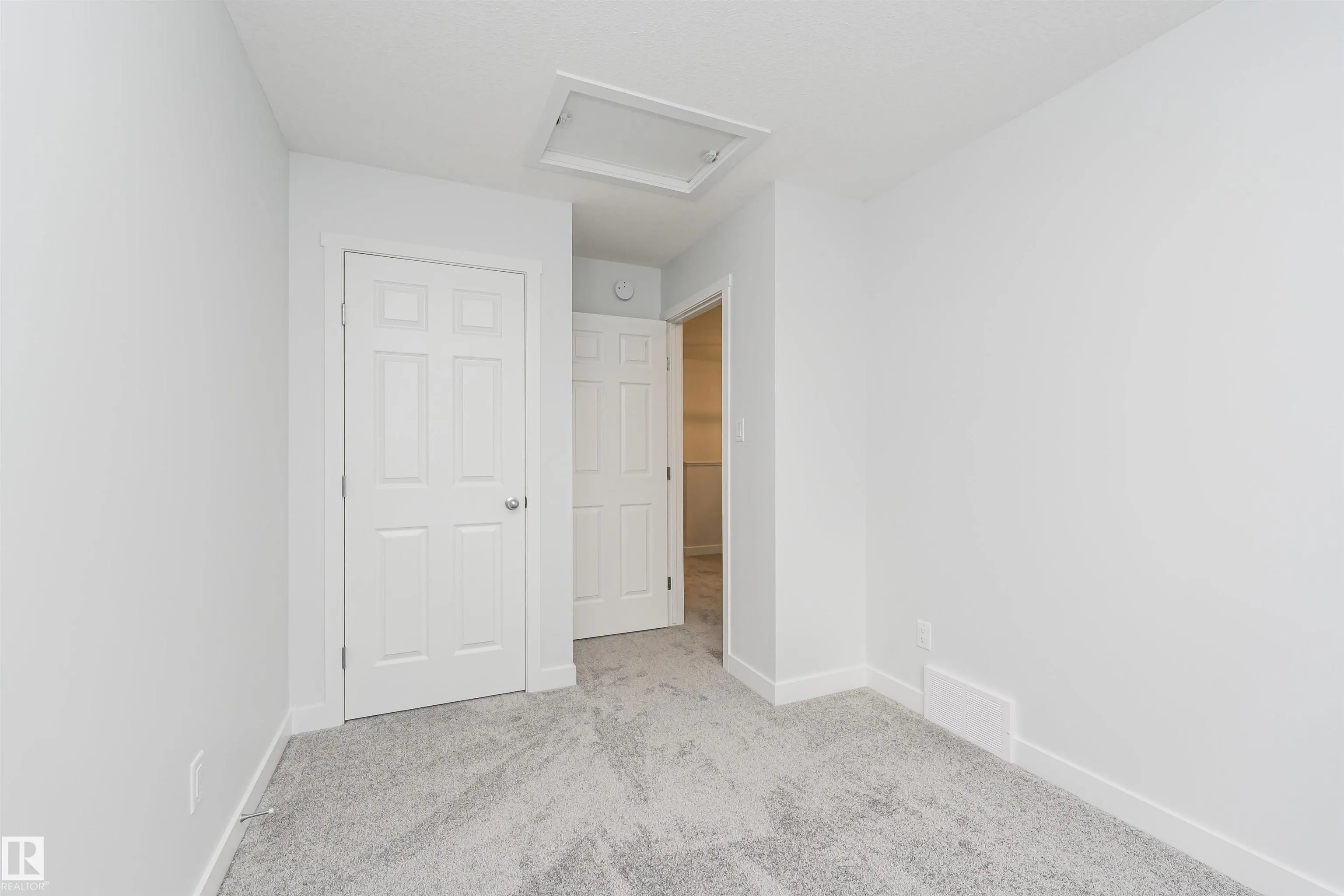 9566 CARSON BEND