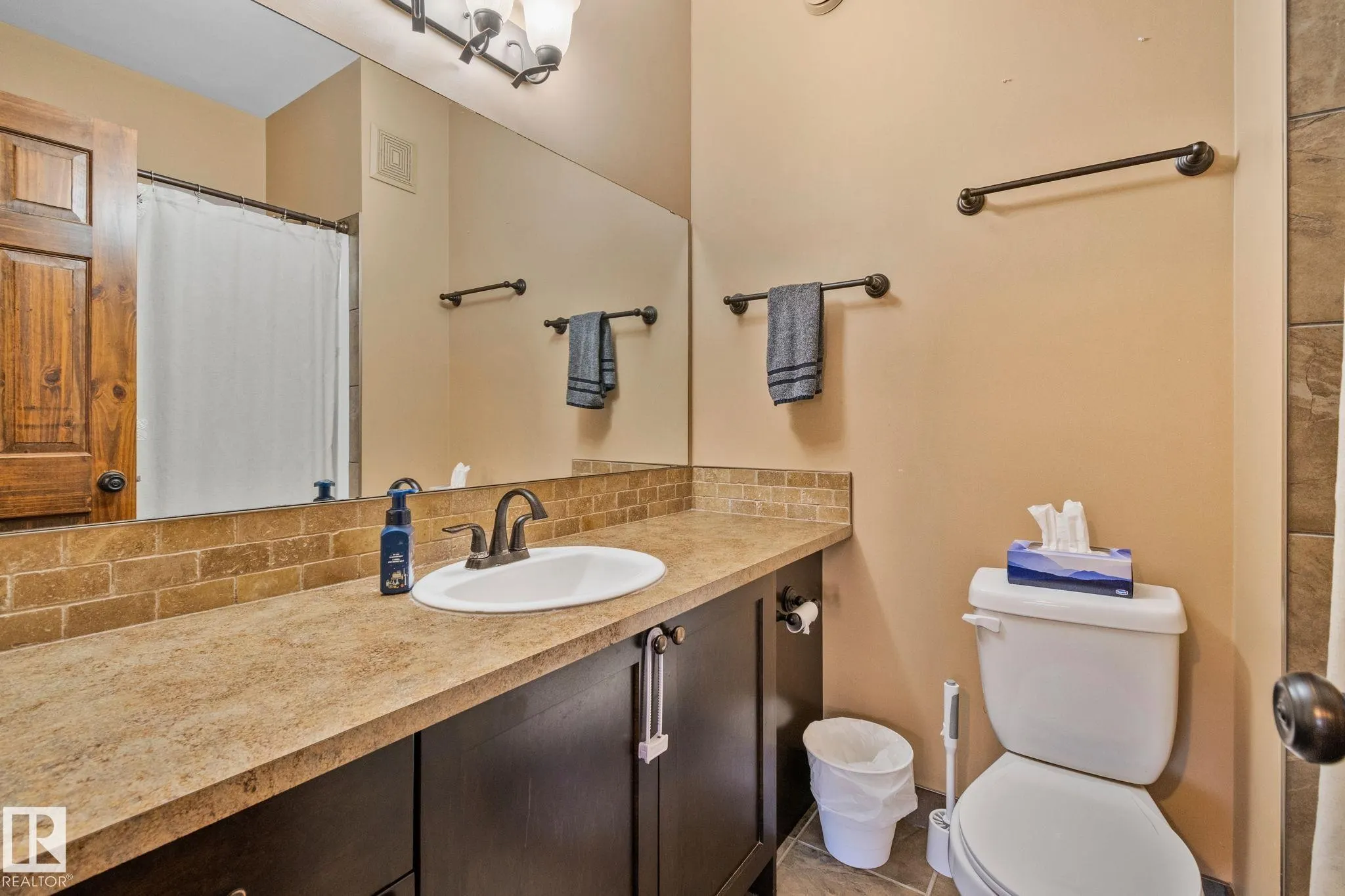 2402 Graybriar GR