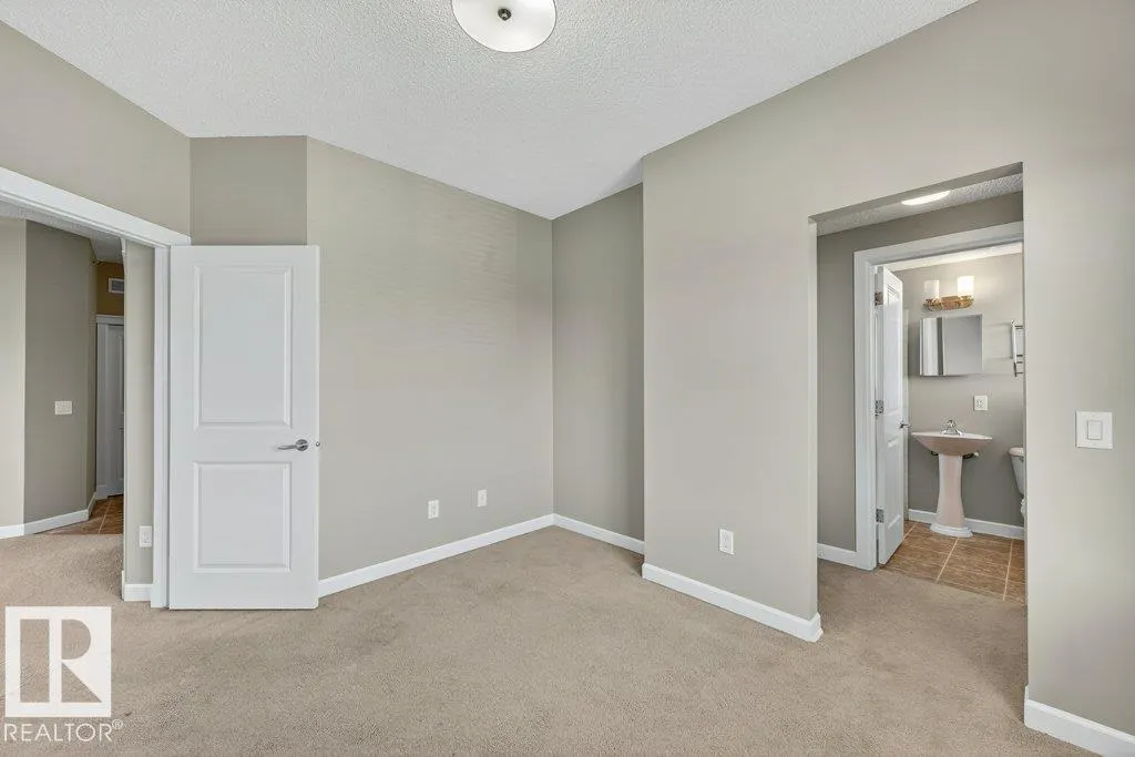 3715 WHITELAW Lane