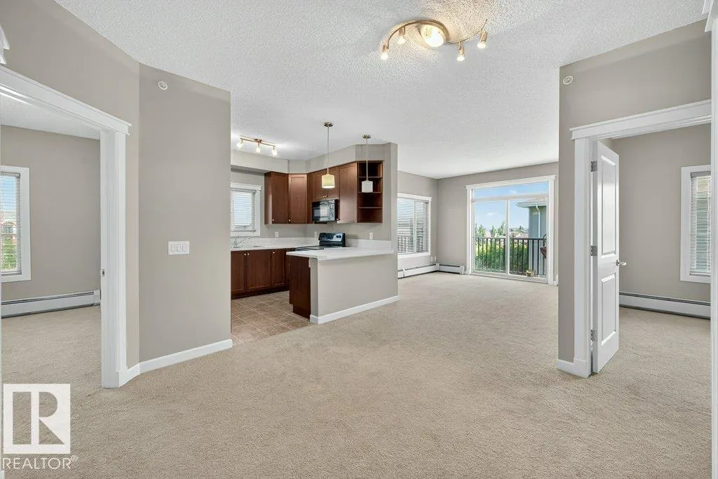 3715 WHITELAW Lane