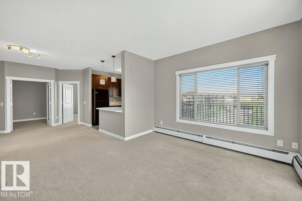 3715 WHITELAW Lane