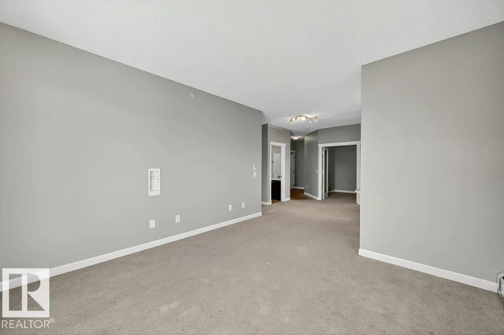 3715 WHITELAW Lane