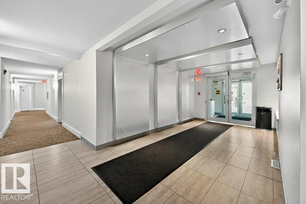 3715 WHITELAW Lane
