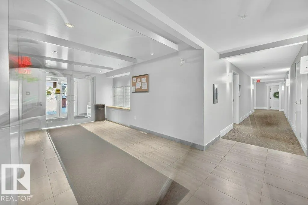 3715 WHITELAW Lane