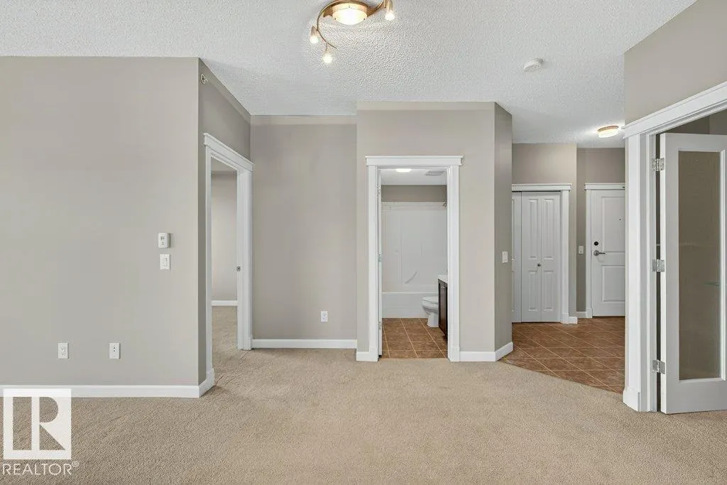 3715 WHITELAW Lane