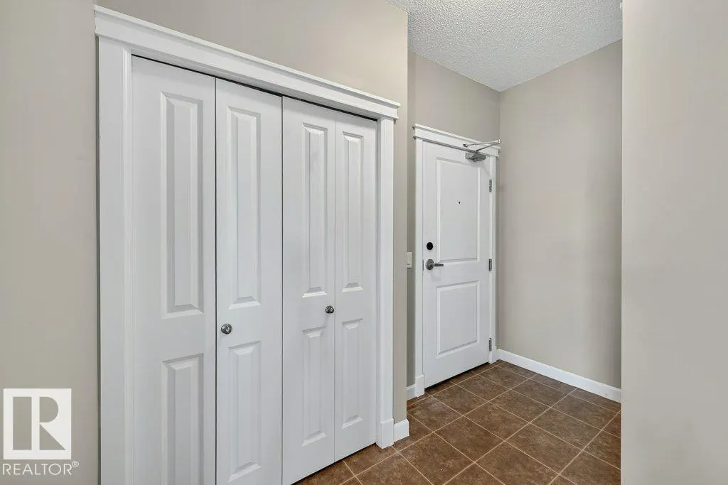 3715 WHITELAW Lane