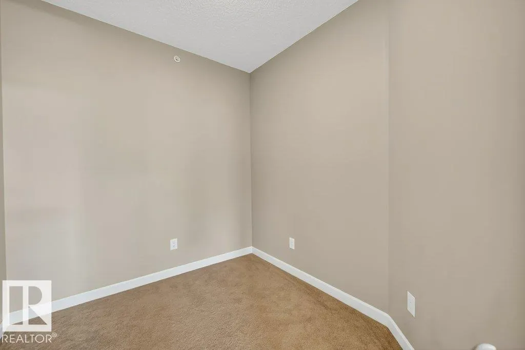 3715 WHITELAW Lane