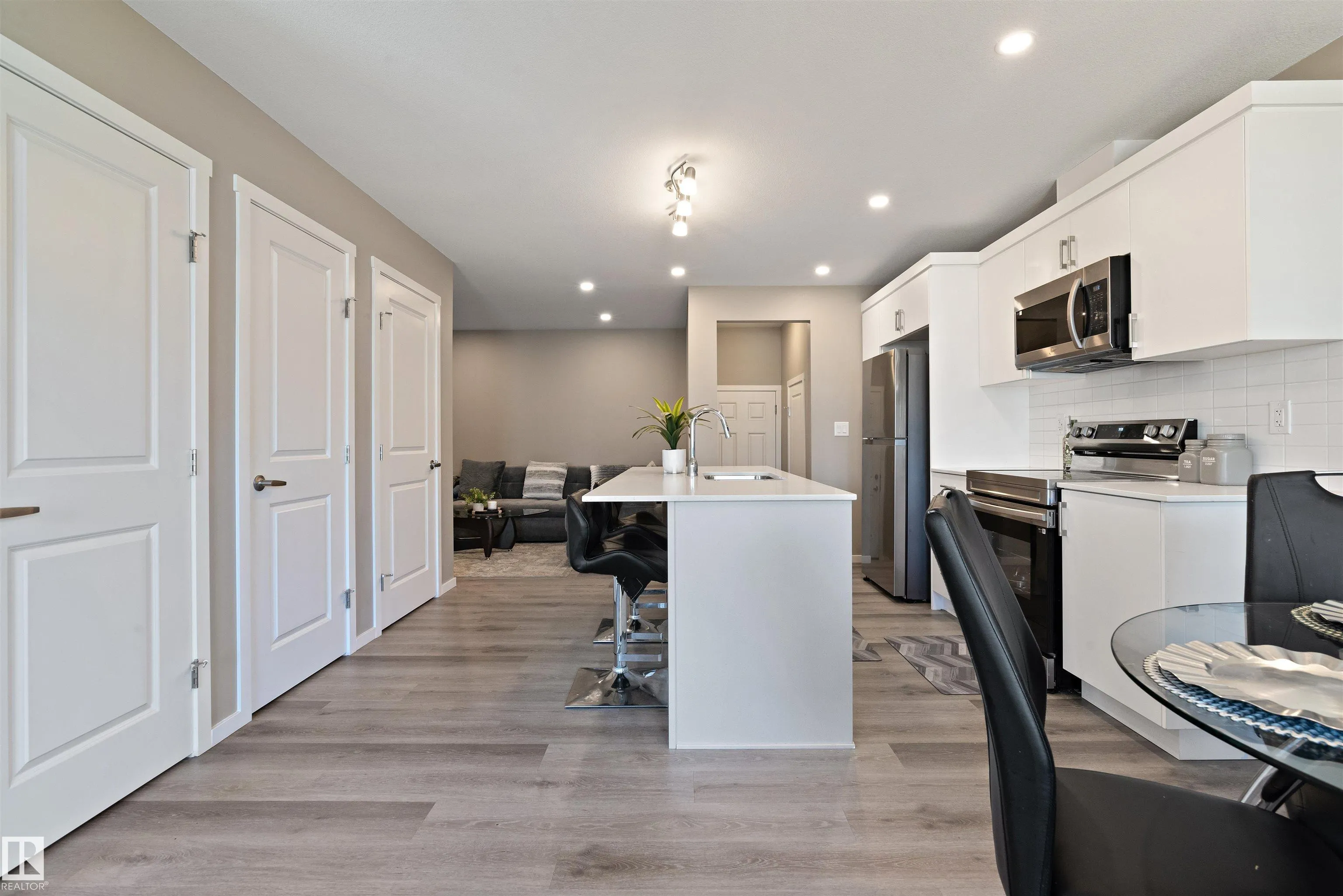 1056 Crestview TC