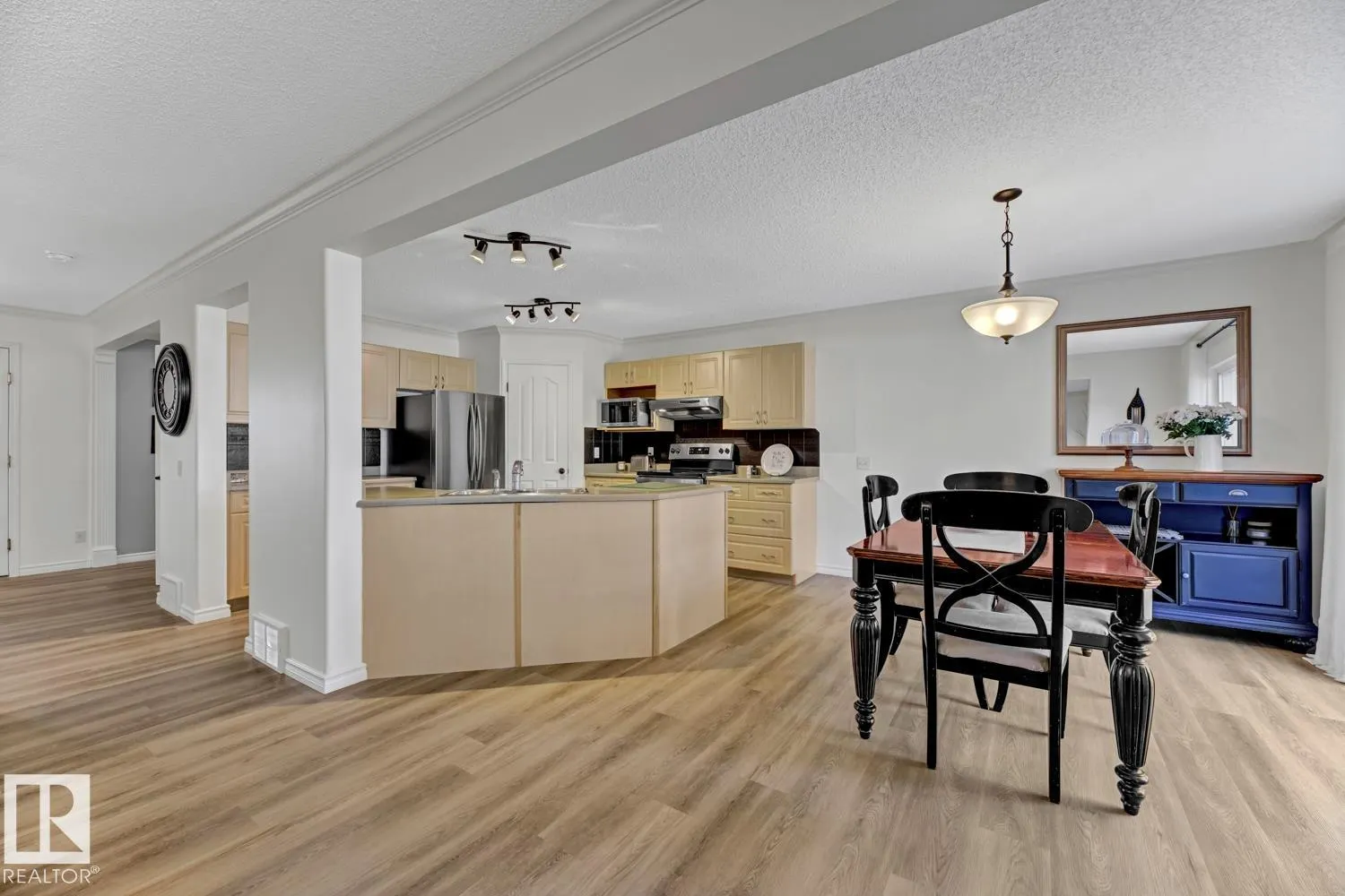 8 LAKEWOOD Cove