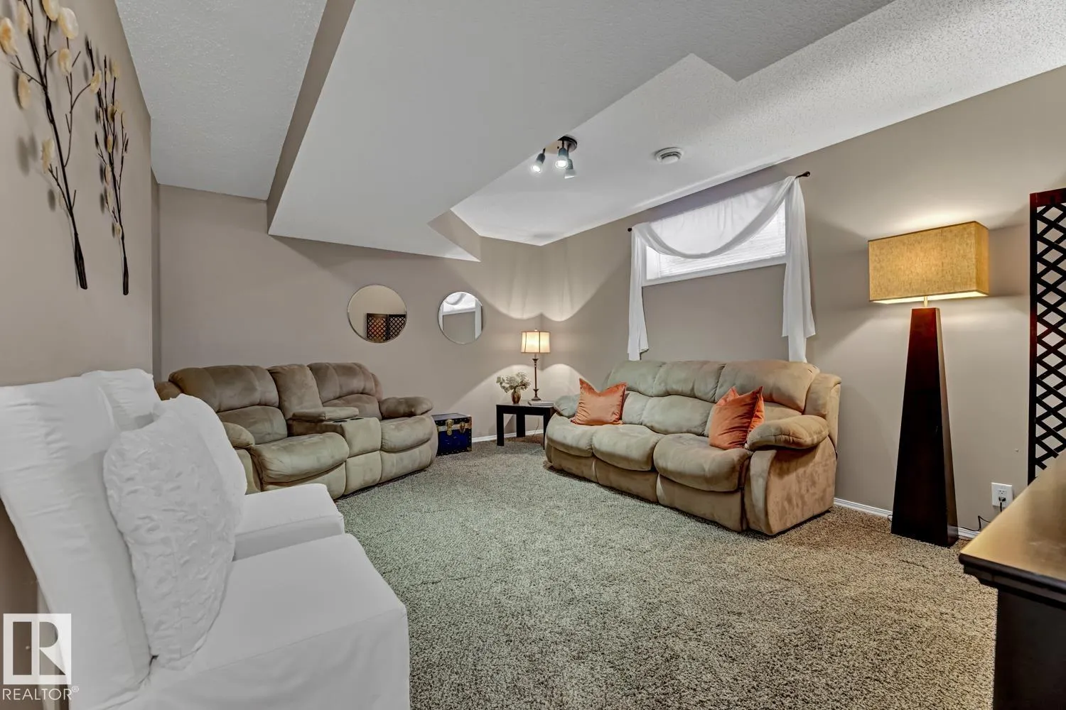 8 LAKEWOOD Cove
