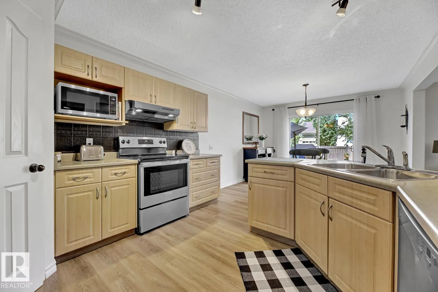 8 LAKEWOOD Cove