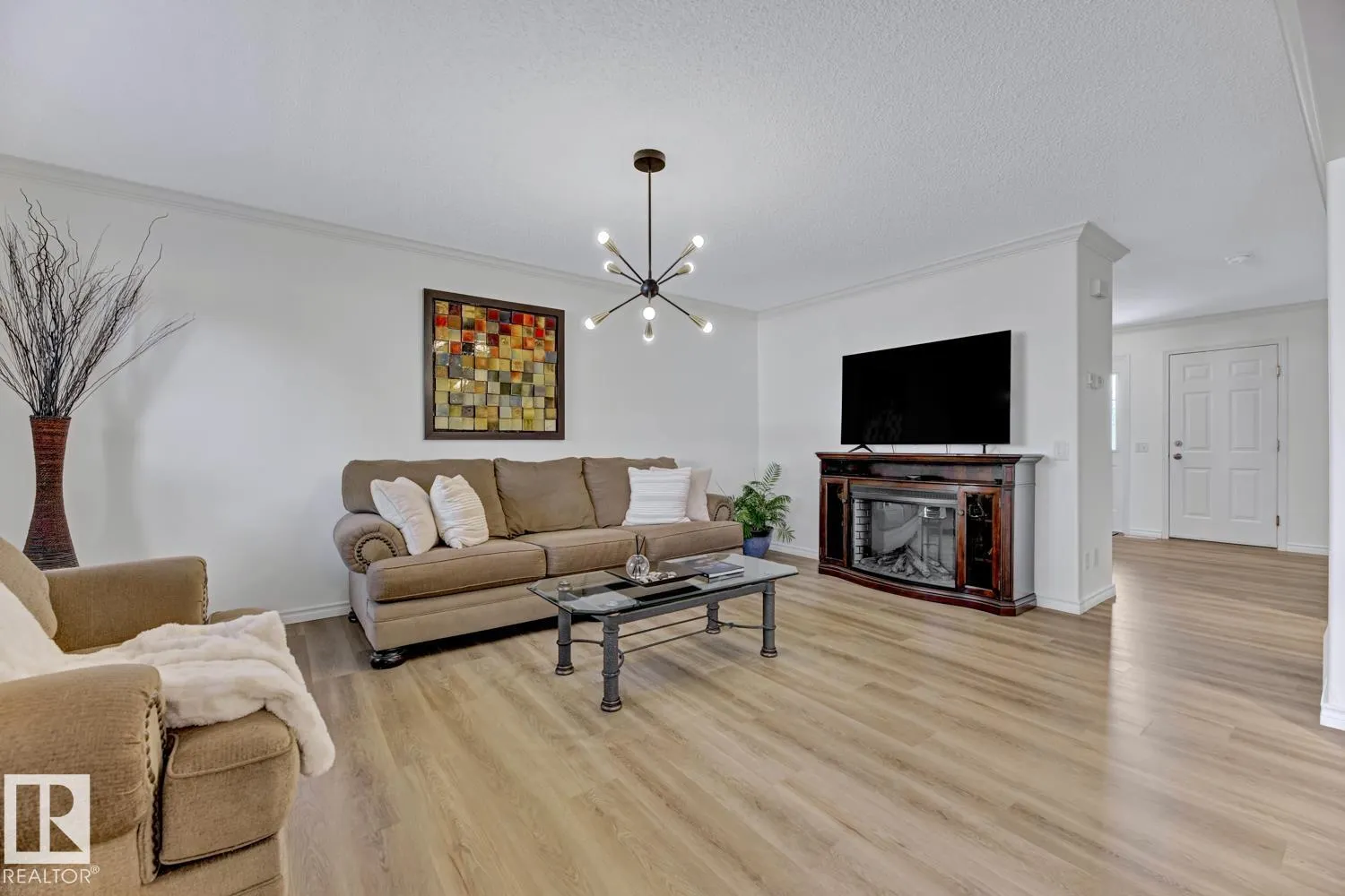 8 LAKEWOOD Cove