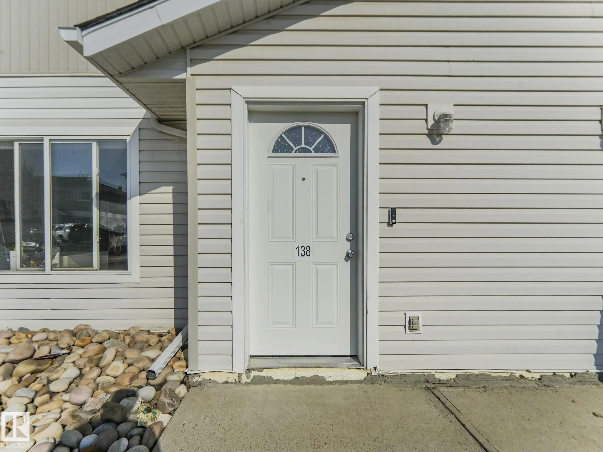 180 BRIDGEPORT Boulevard