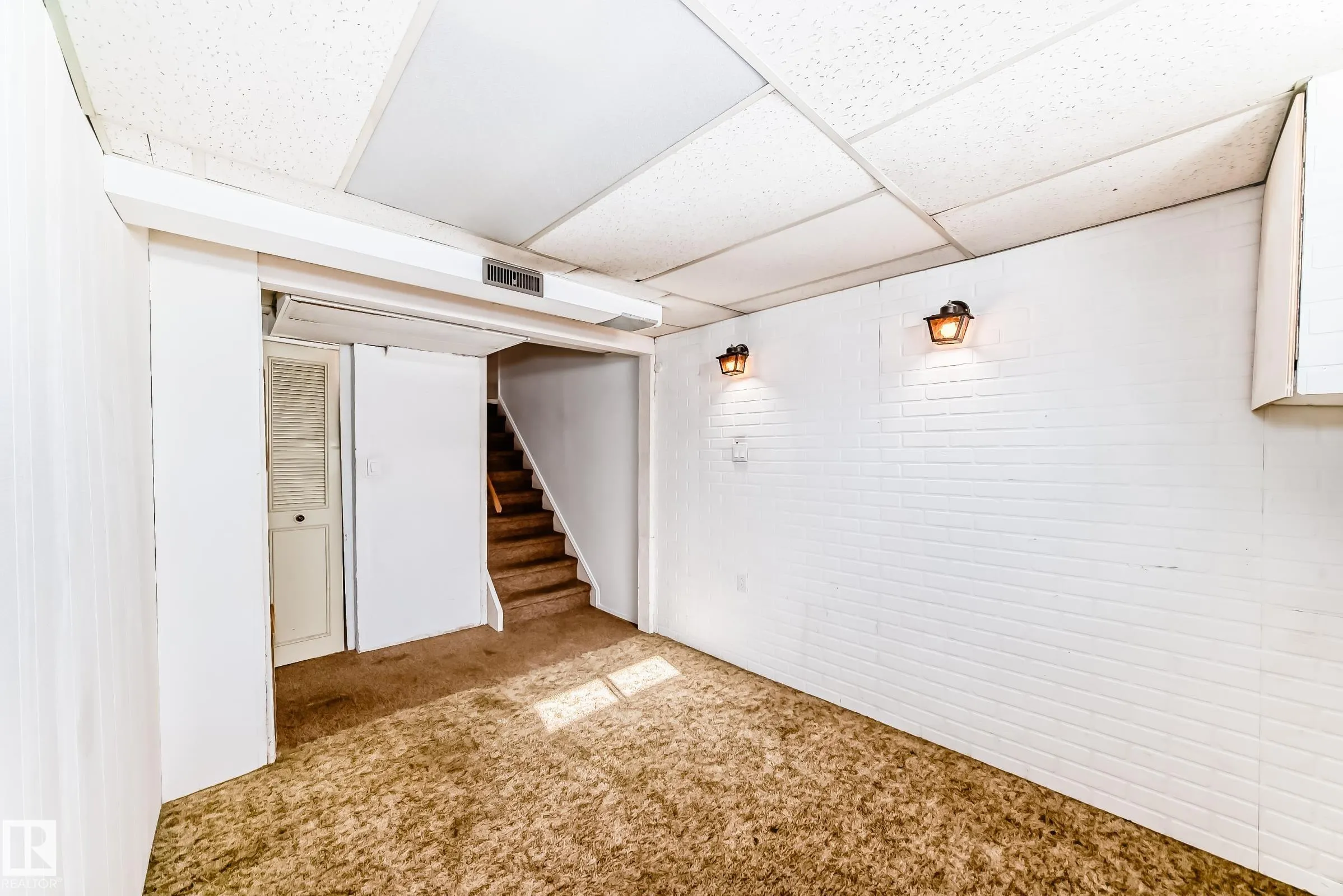 110 BRANTFORD Street