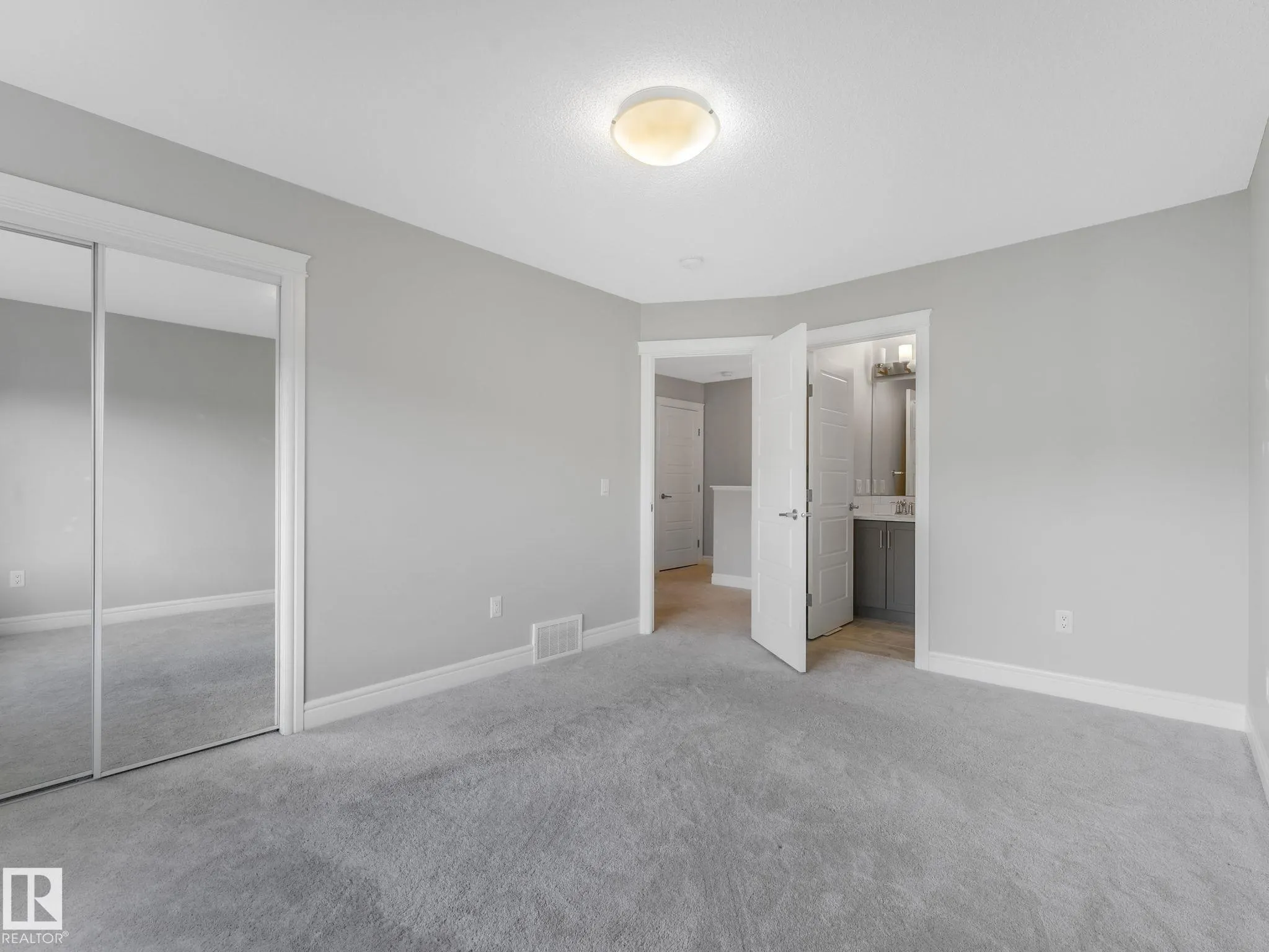 446 ALLARD Boulevard