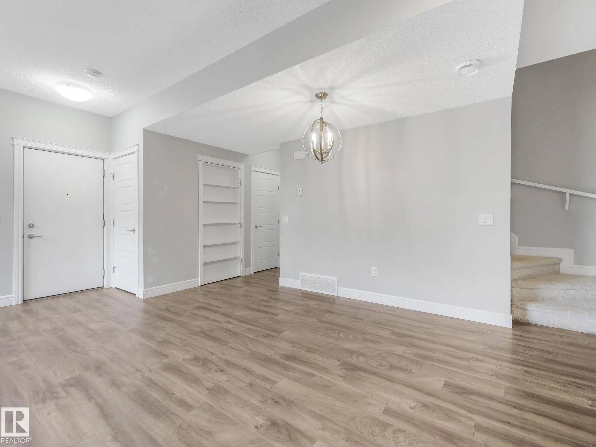 446 ALLARD Boulevard