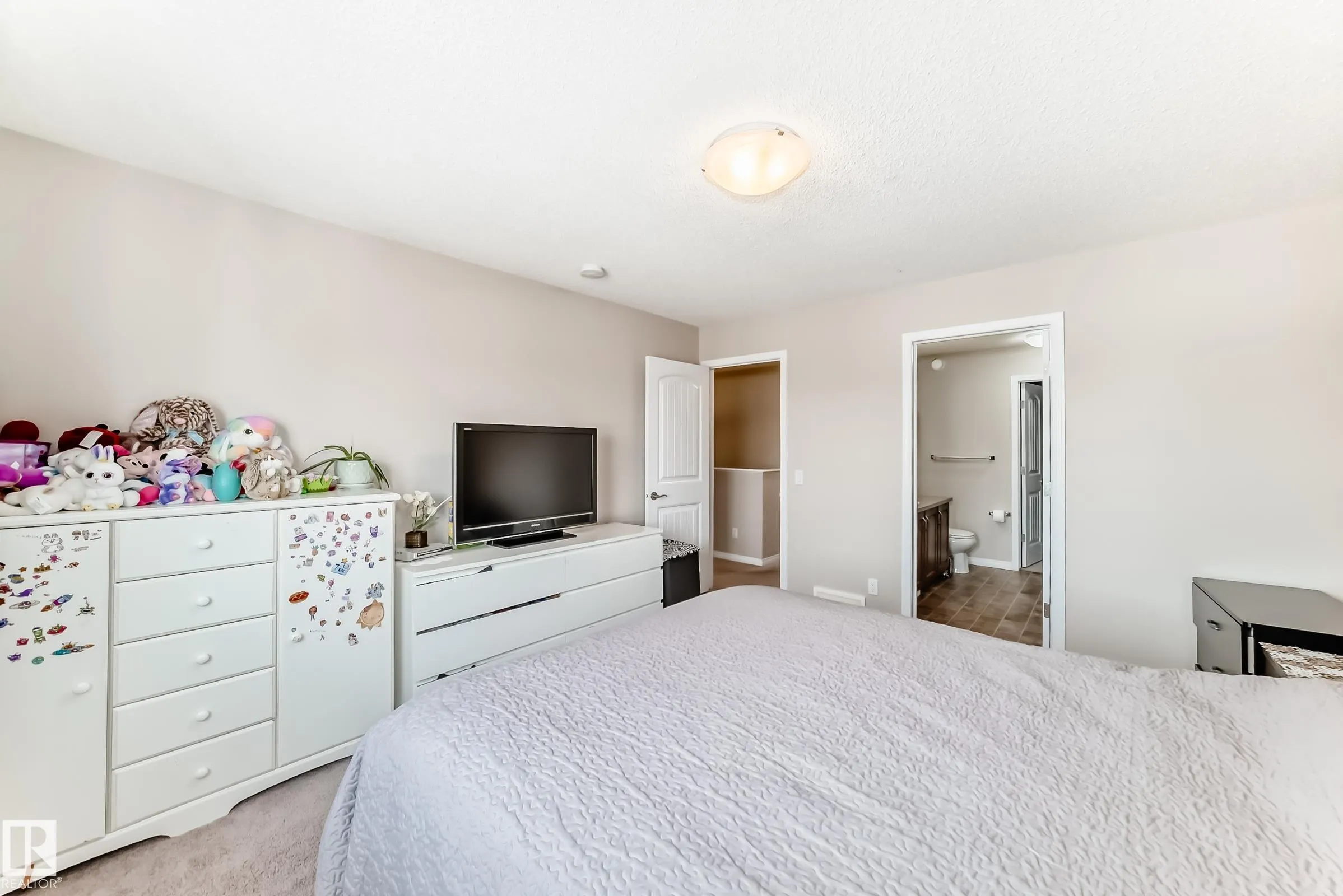 5870 ANTHONY Crescent