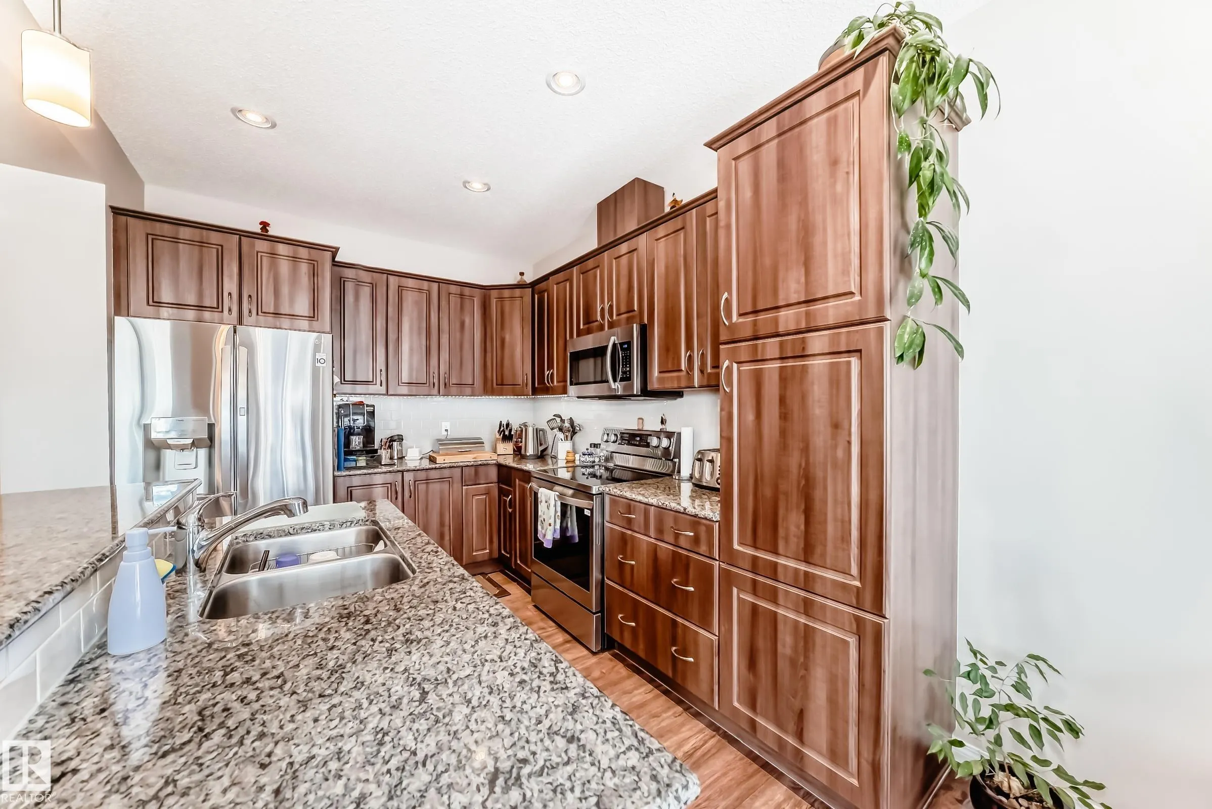 5870 ANTHONY Crescent