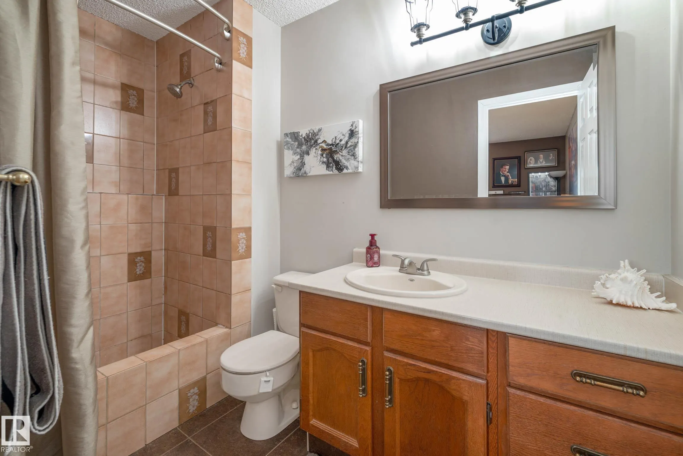 7 FIELDSTONE Cove