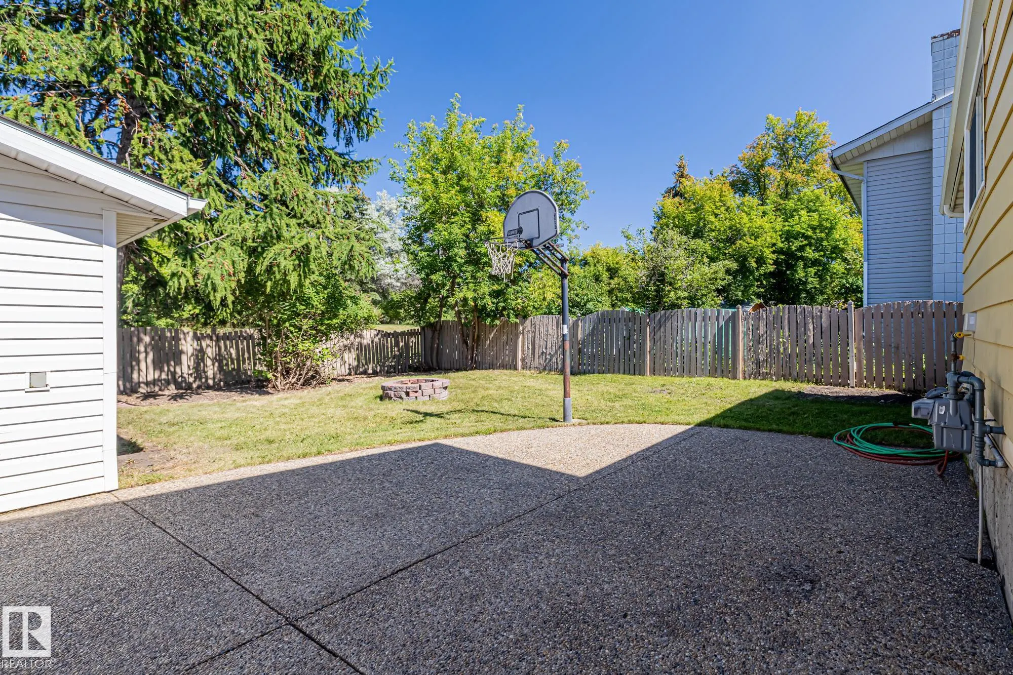 32 BUTTERFIELD Crescent
