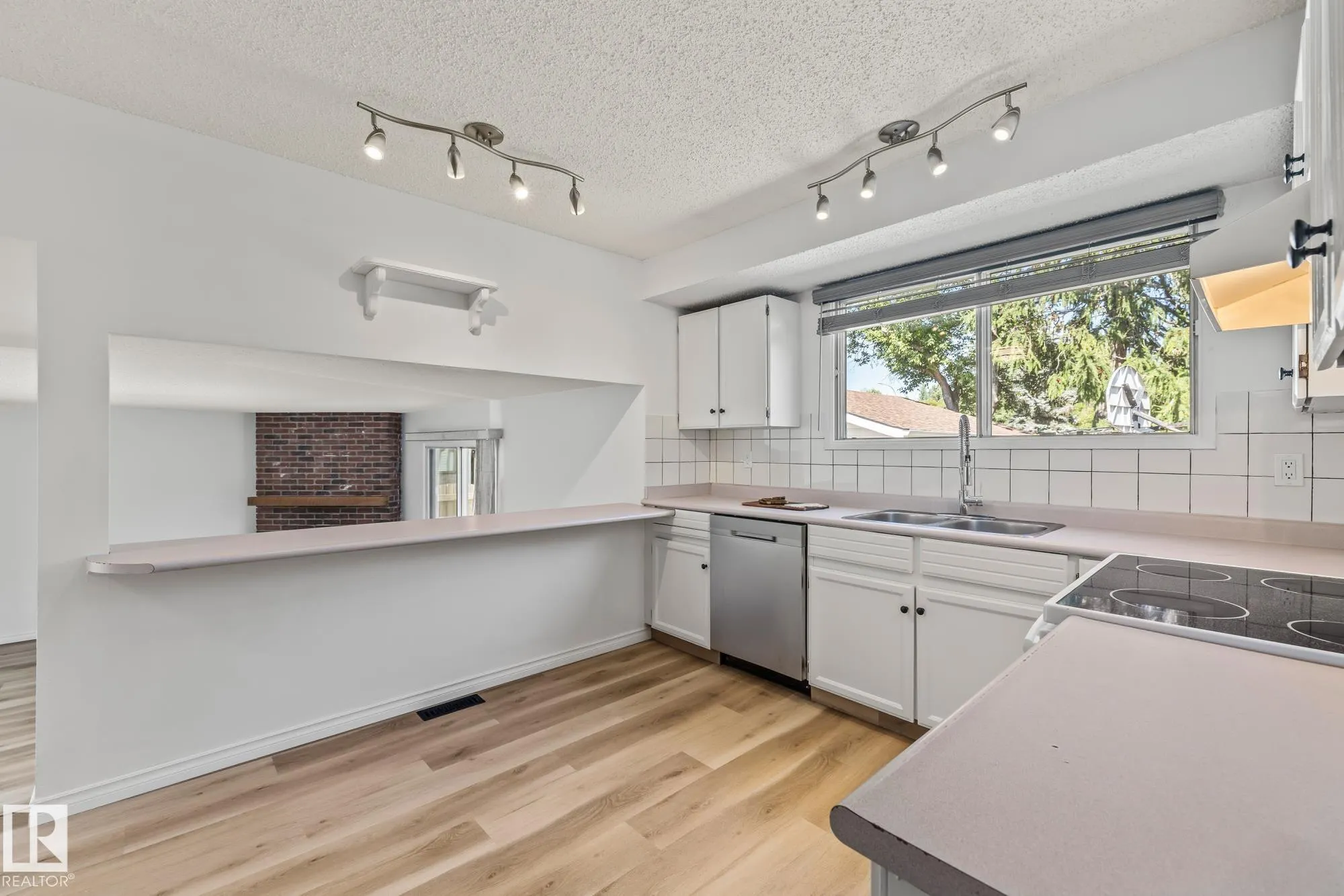 32 BUTTERFIELD Crescent