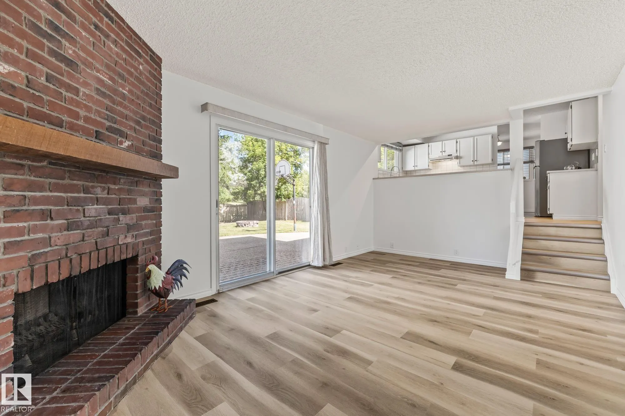32 BUTTERFIELD Crescent