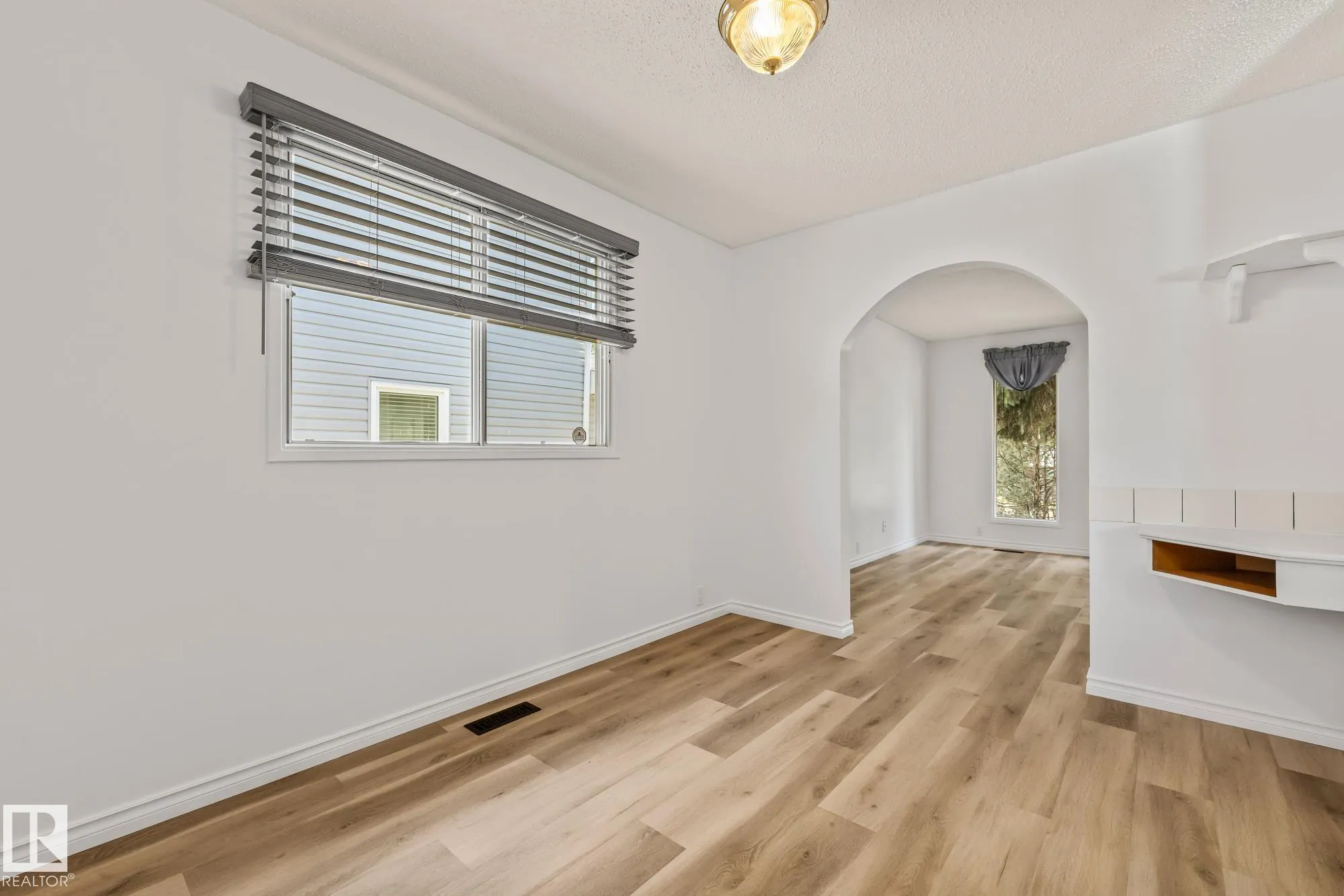 32 BUTTERFIELD Crescent