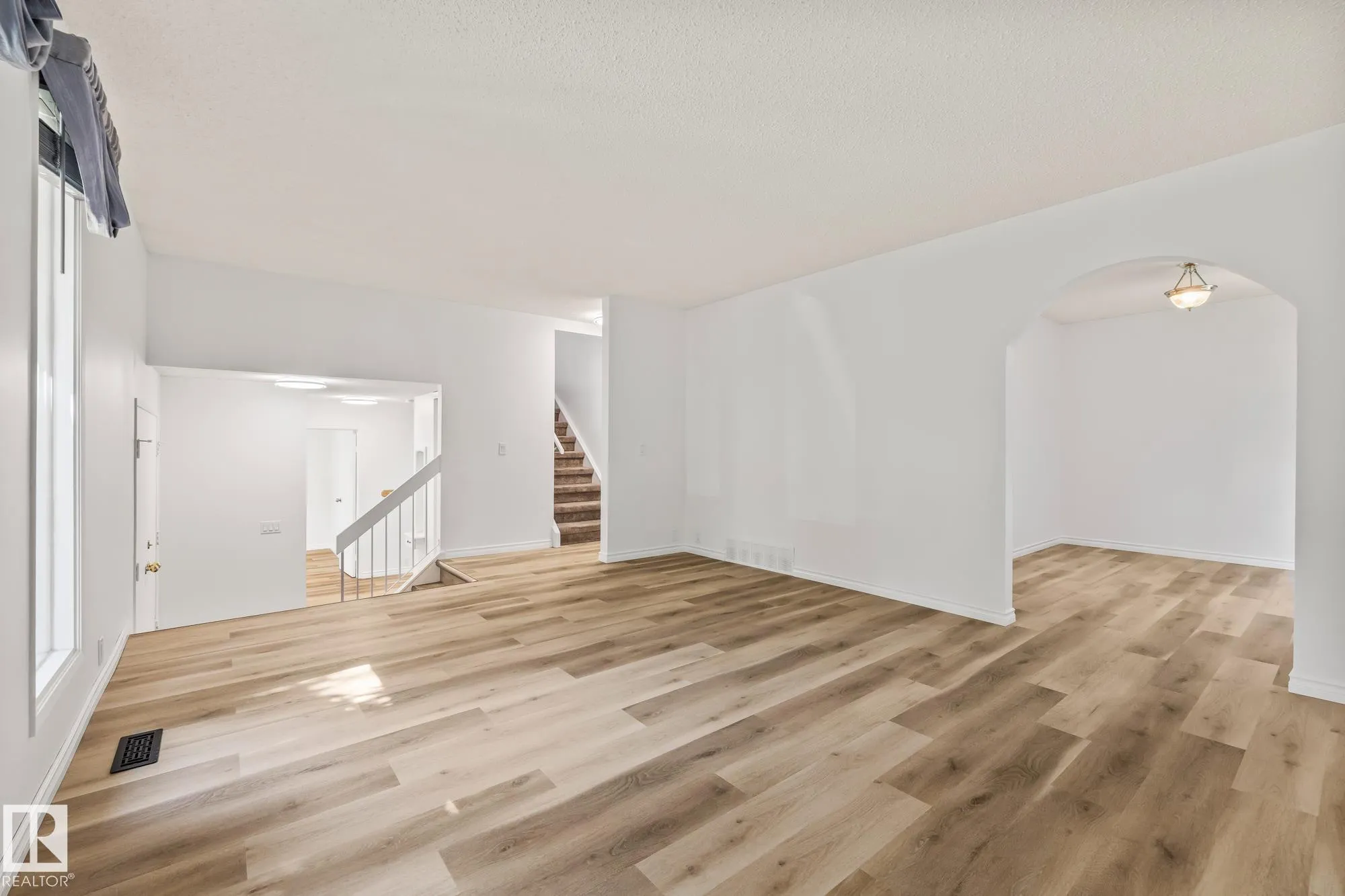 32 BUTTERFIELD Crescent
