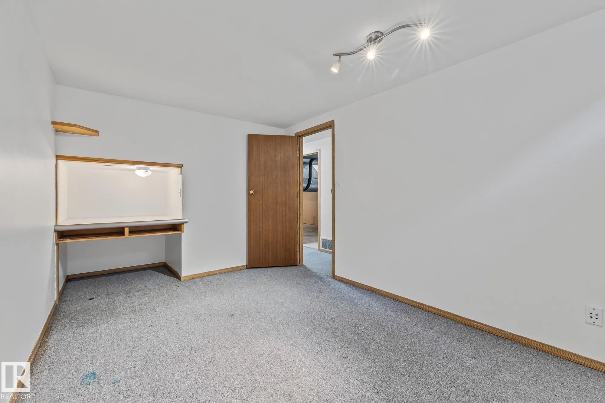 32 BUTTERFIELD Crescent