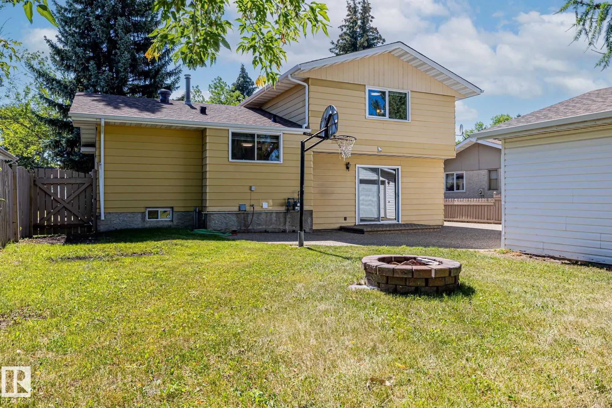 32 BUTTERFIELD Crescent