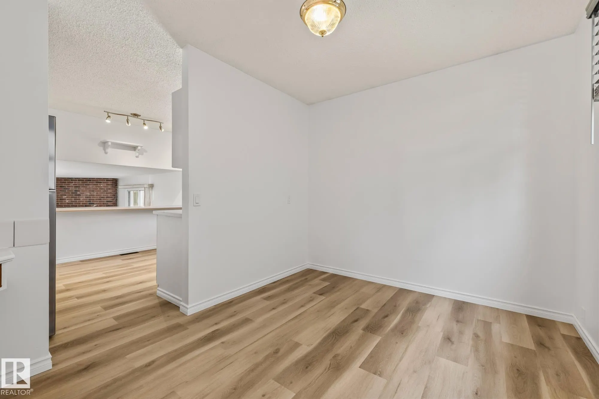 32 BUTTERFIELD Crescent