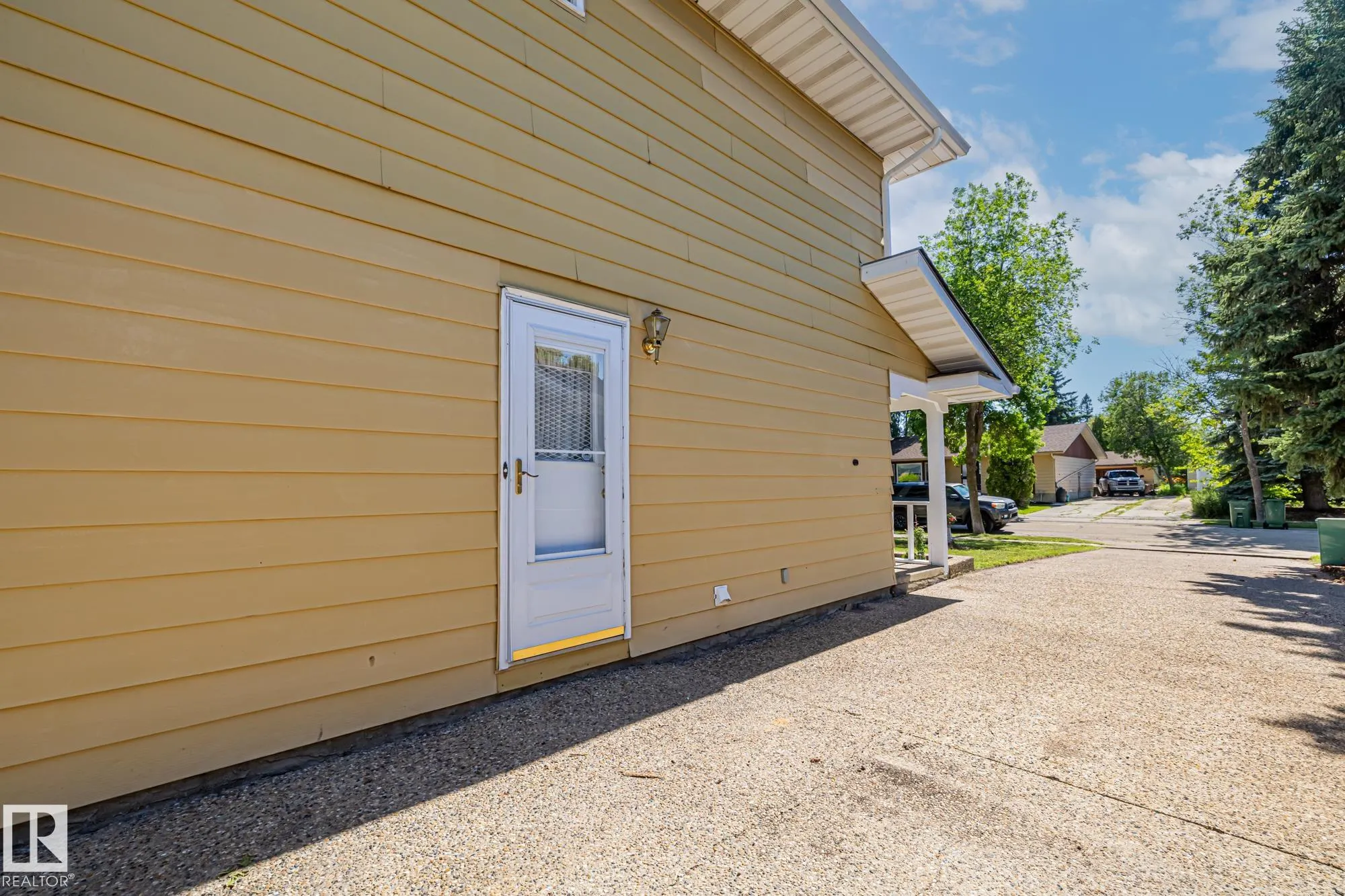 32 BUTTERFIELD Crescent