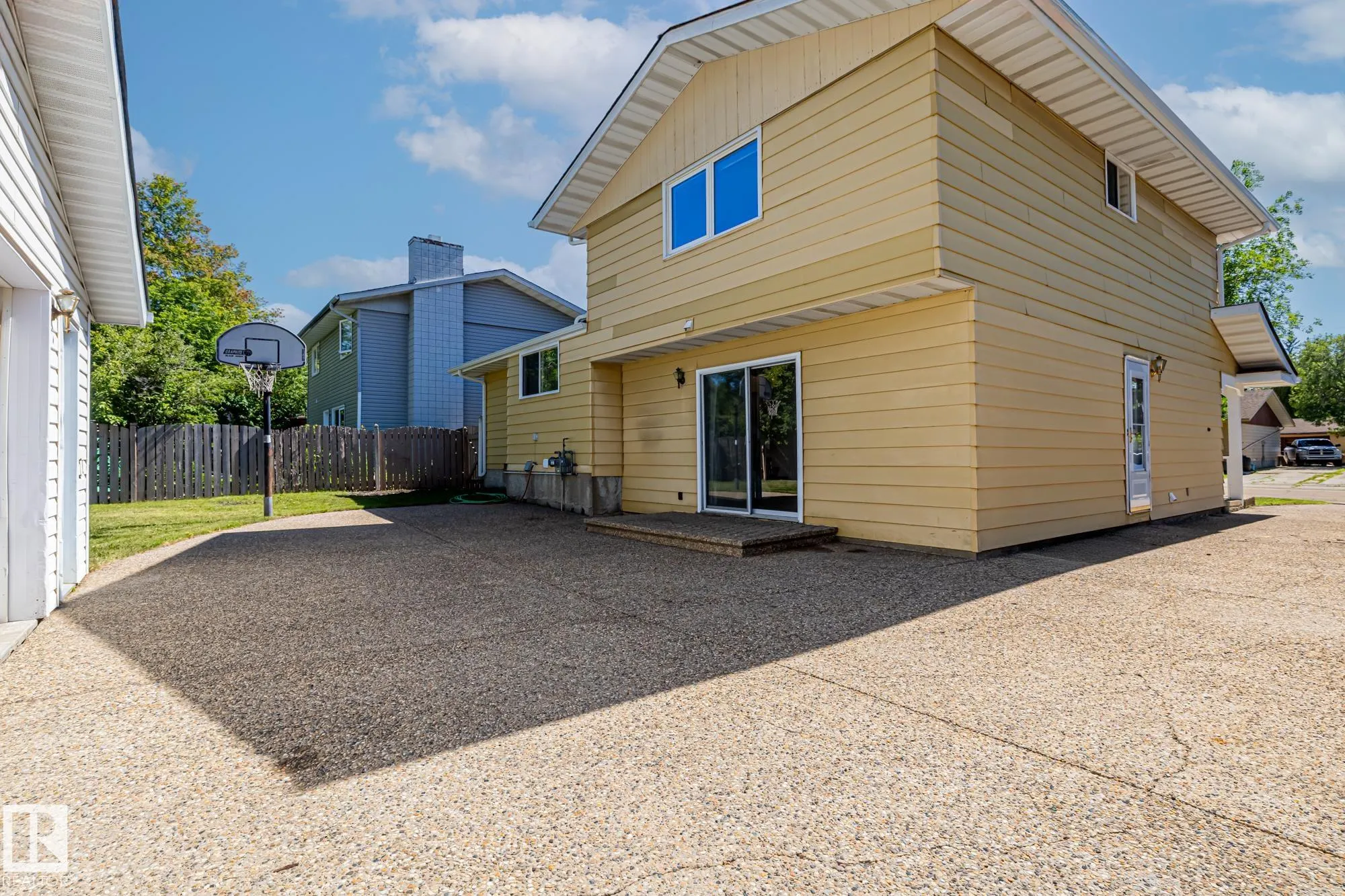 32 BUTTERFIELD Crescent