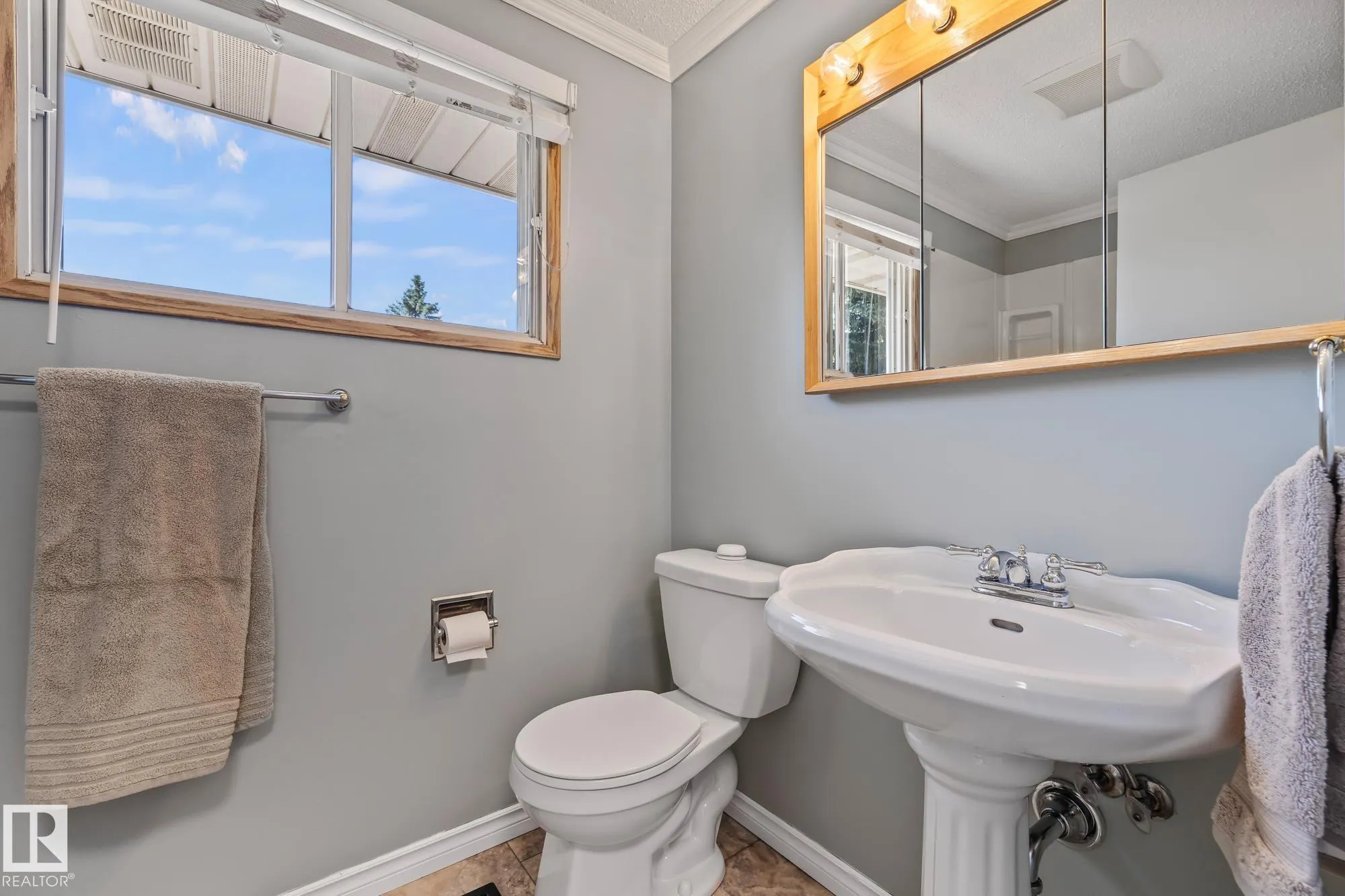 32 BUTTERFIELD Crescent