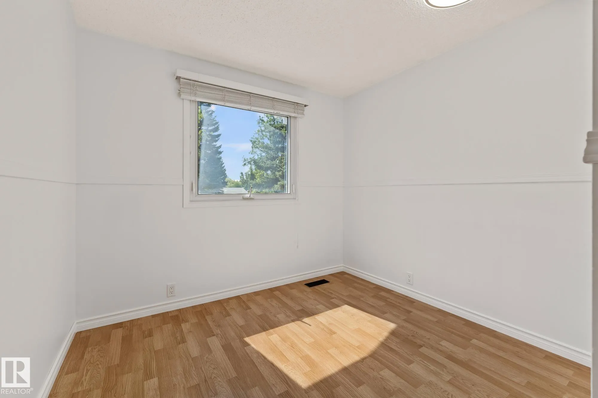 32 BUTTERFIELD Crescent
